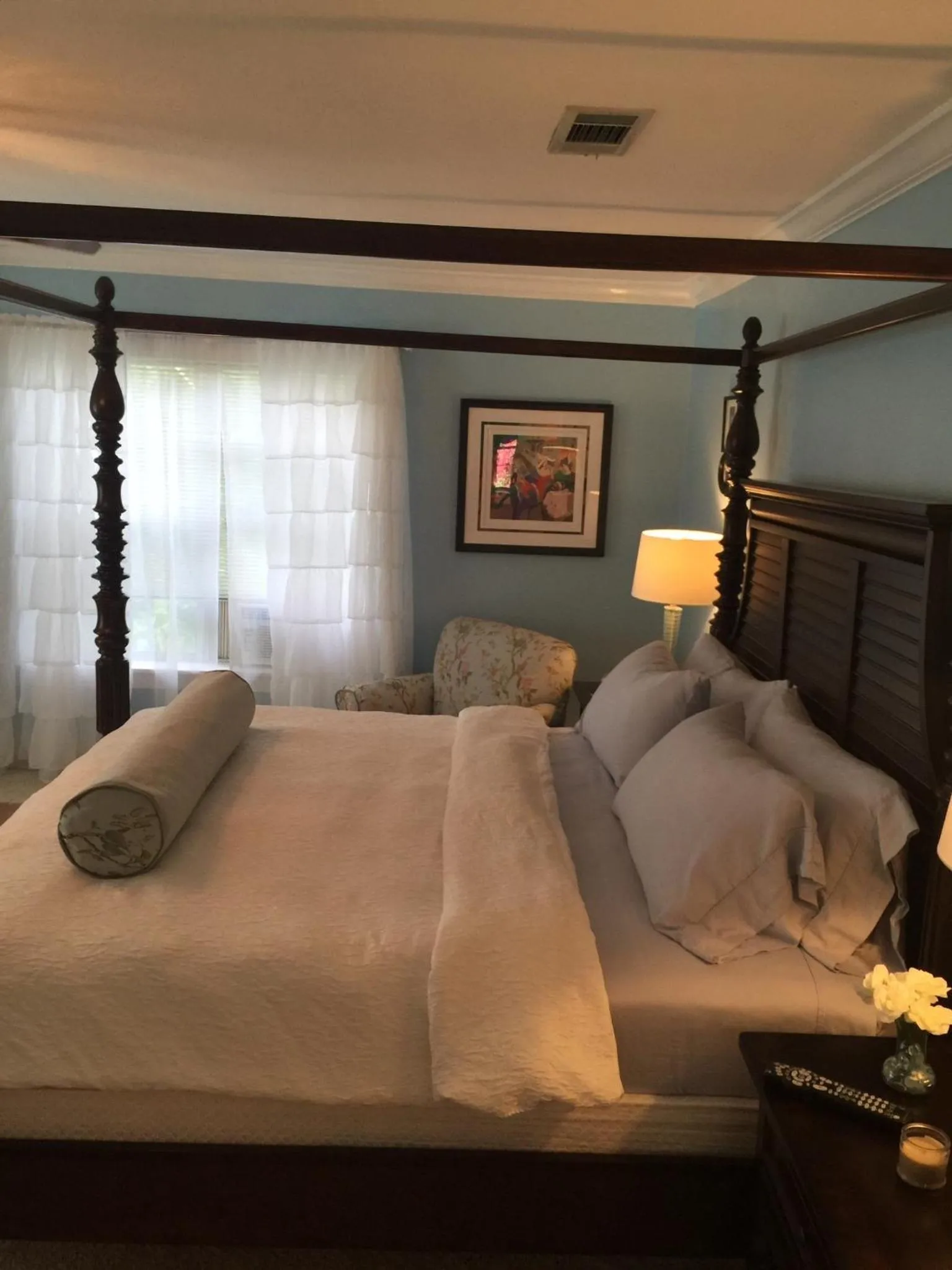 Bed in Huffman House Bed & Breakfast