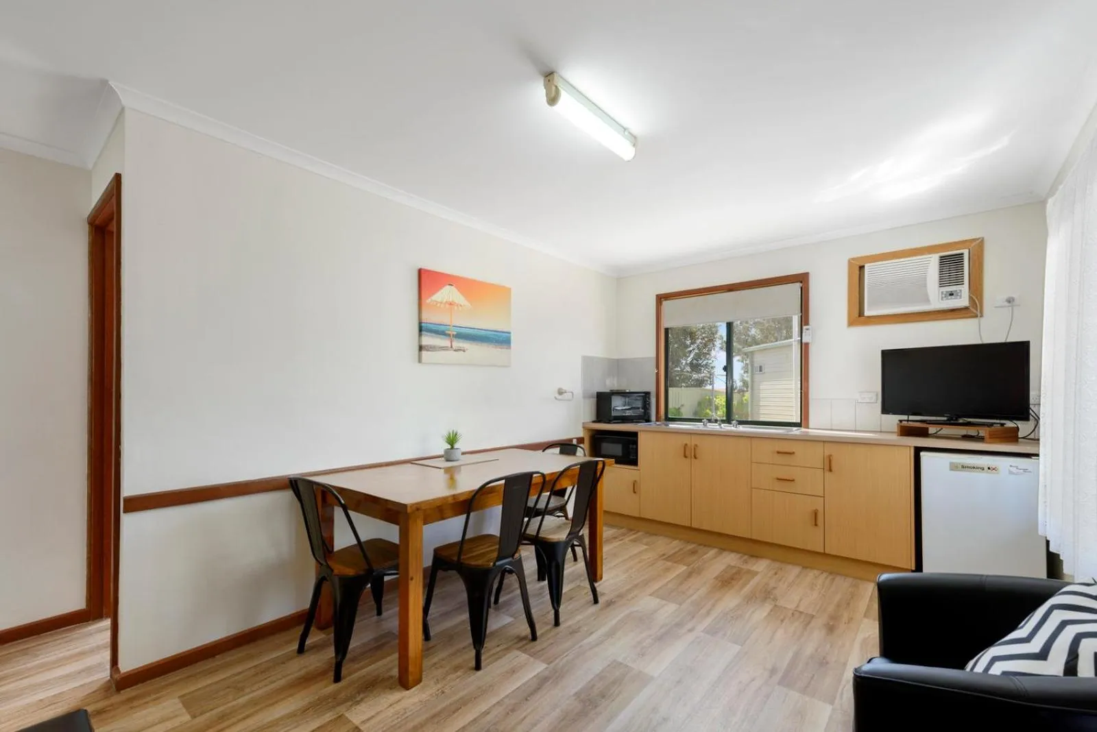 Kitchen or kitchenette in Moonta Bay Accommodation