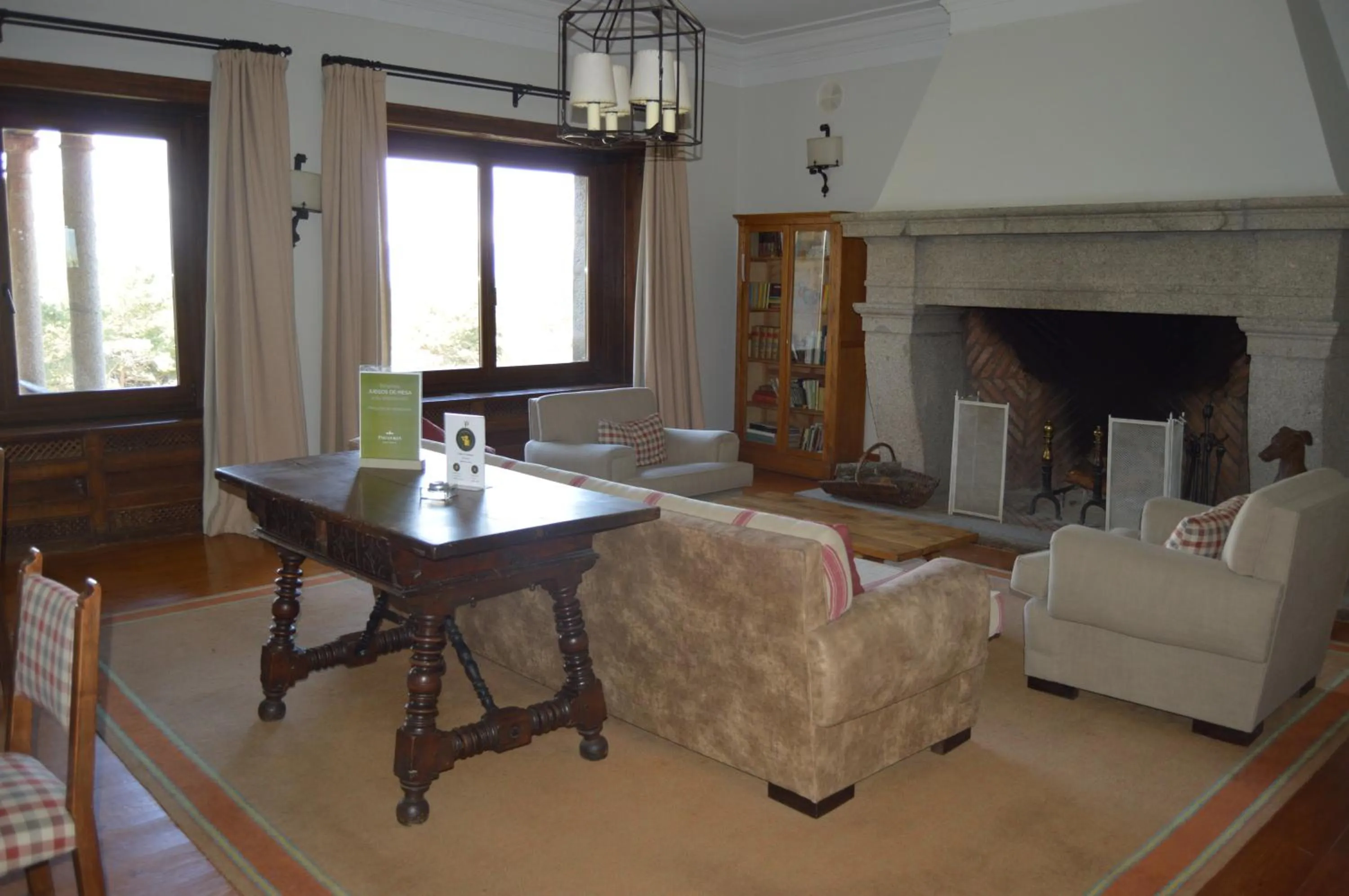 Library in Parador de Gredos