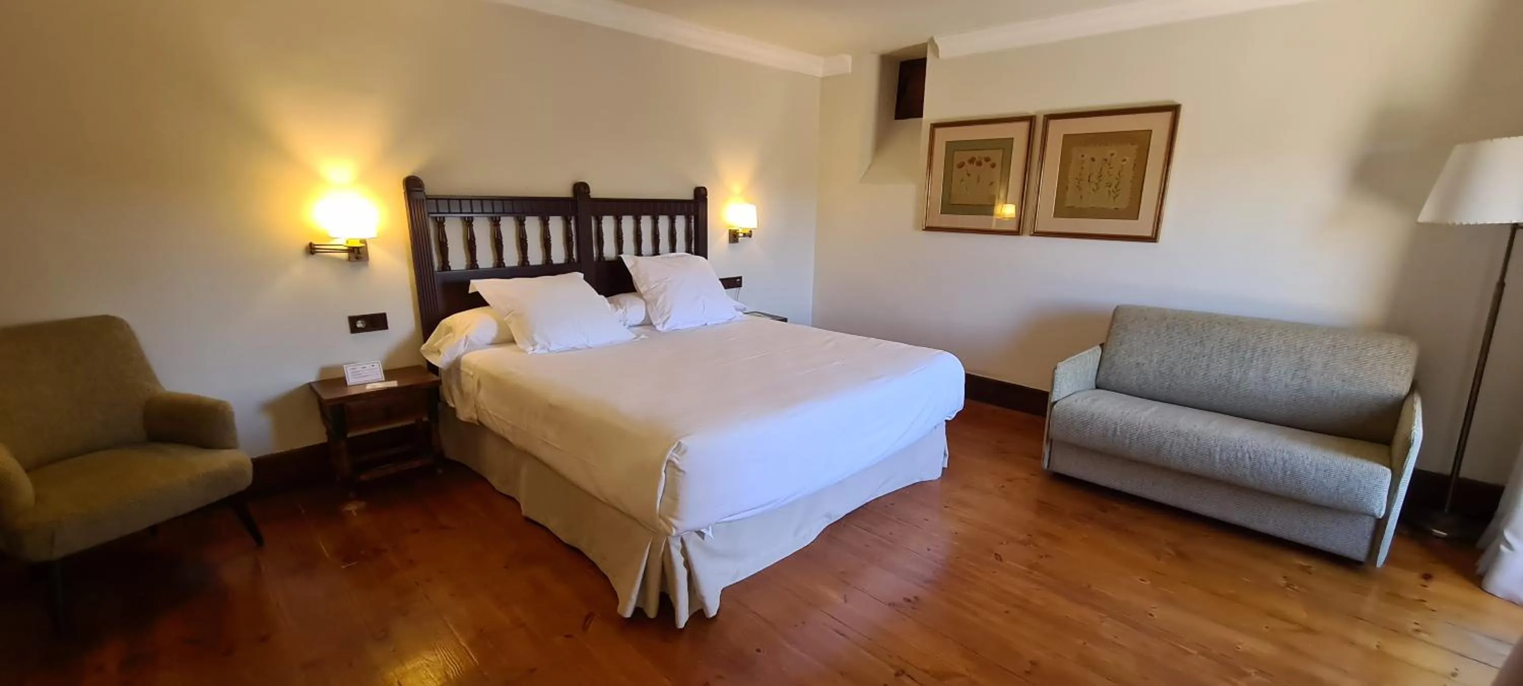 Bed in Parador de Gredos