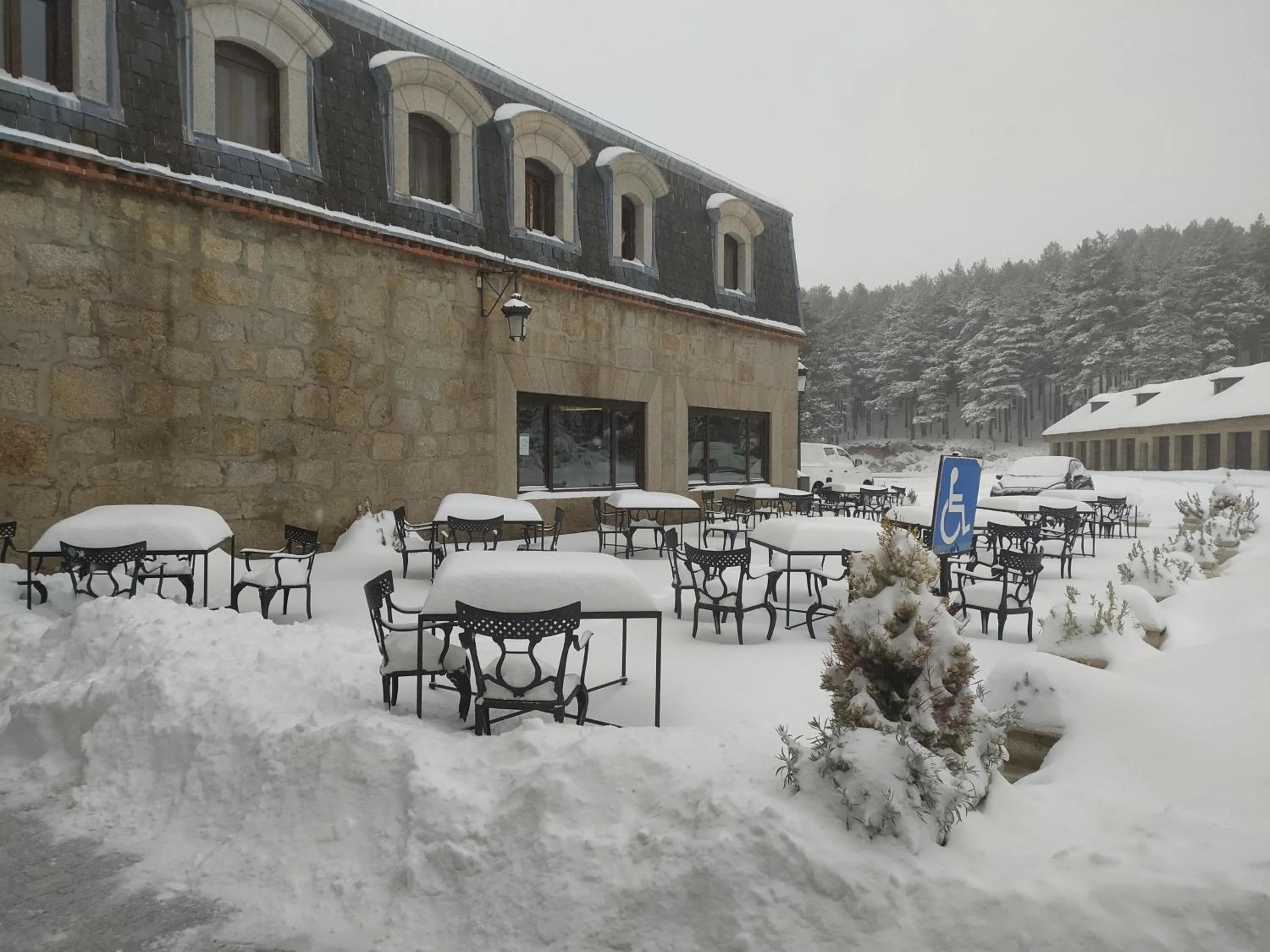 Facade/entrance in Parador de Gredos