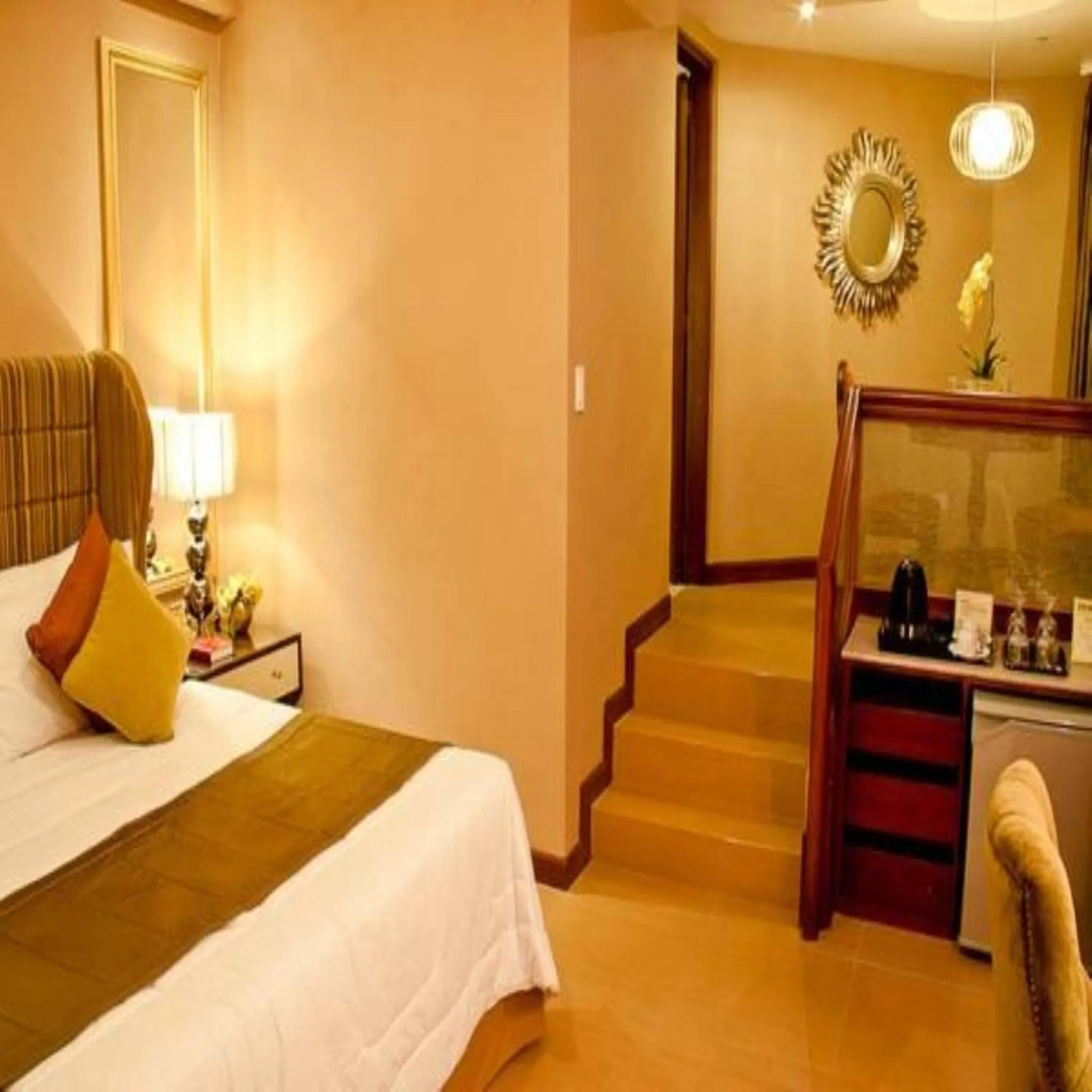 Photo of the whole room, Bed in Royal Garden Hotel