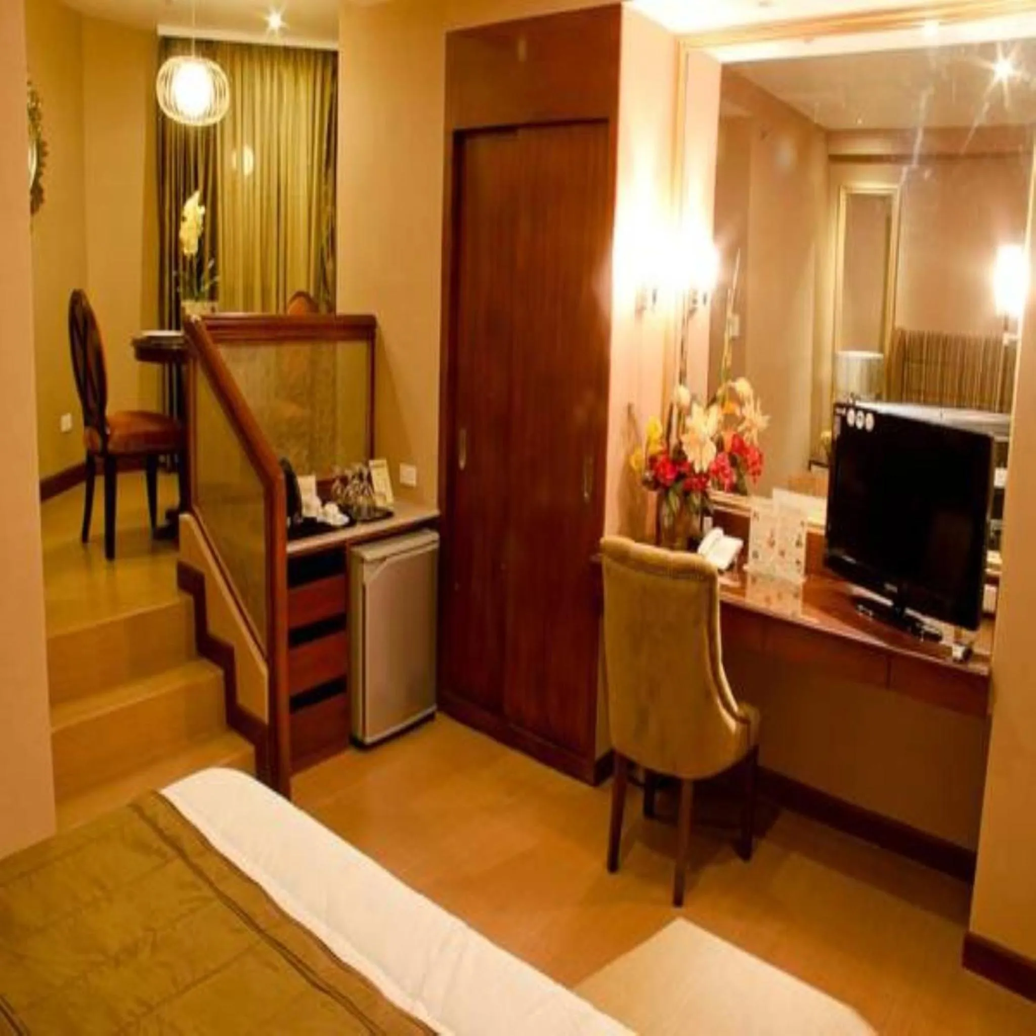 Photo of the whole room, Bed in Royal Garden Hotel