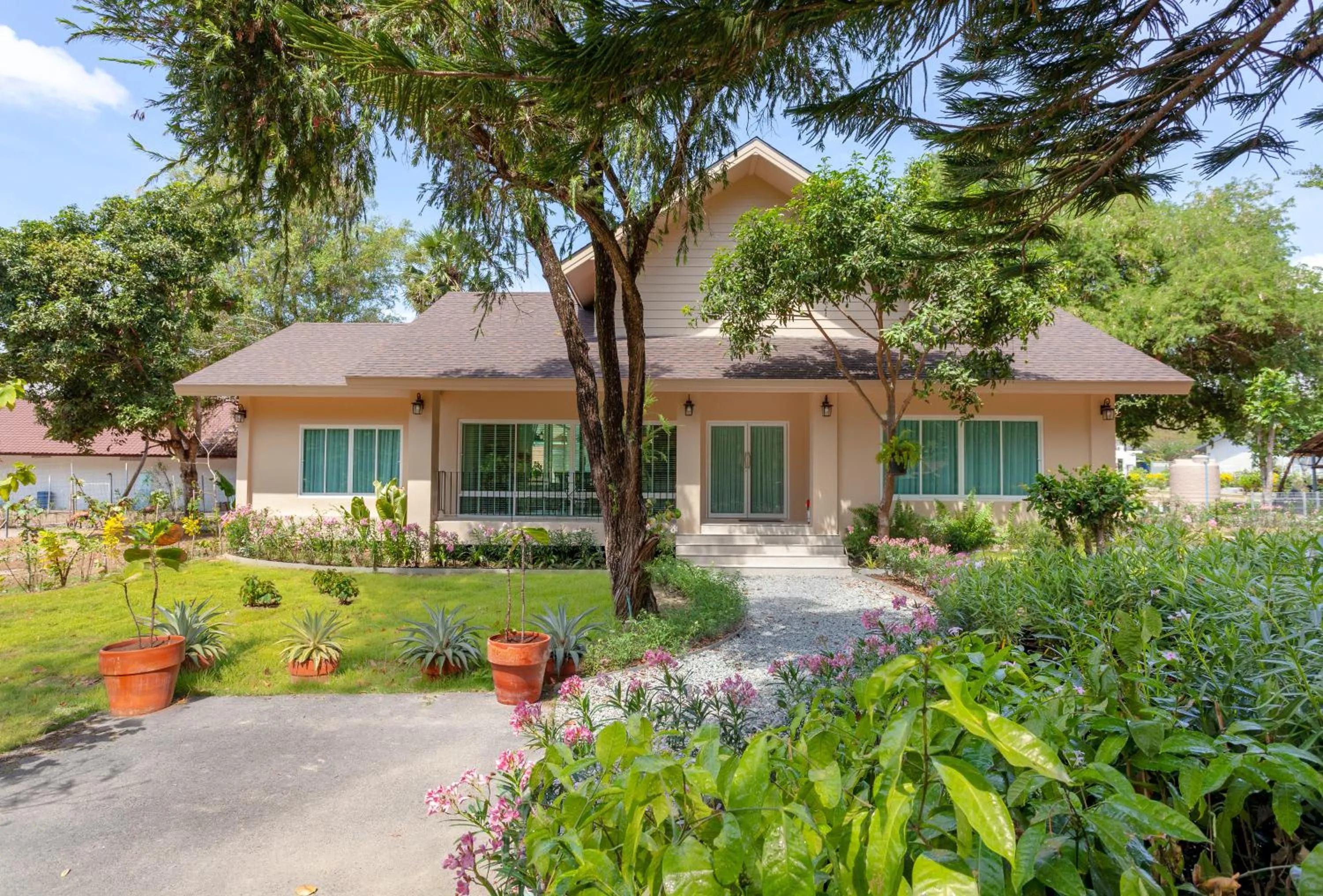 Property building in Fisherman Way Beach Villa