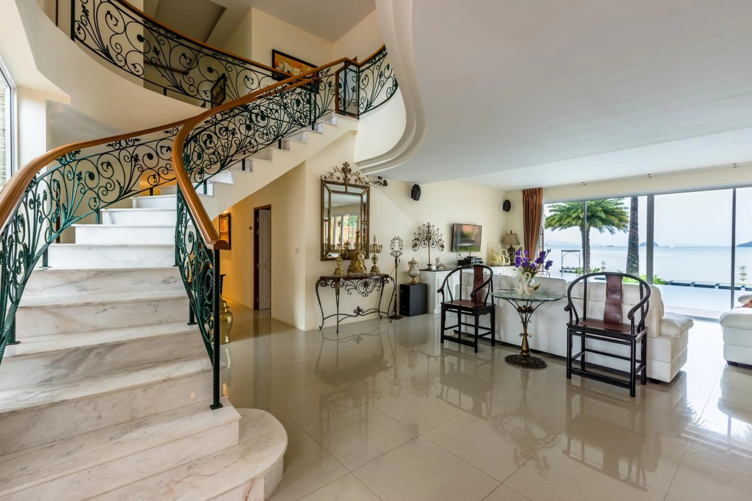 Living room in Fisherman Way Beach Villa