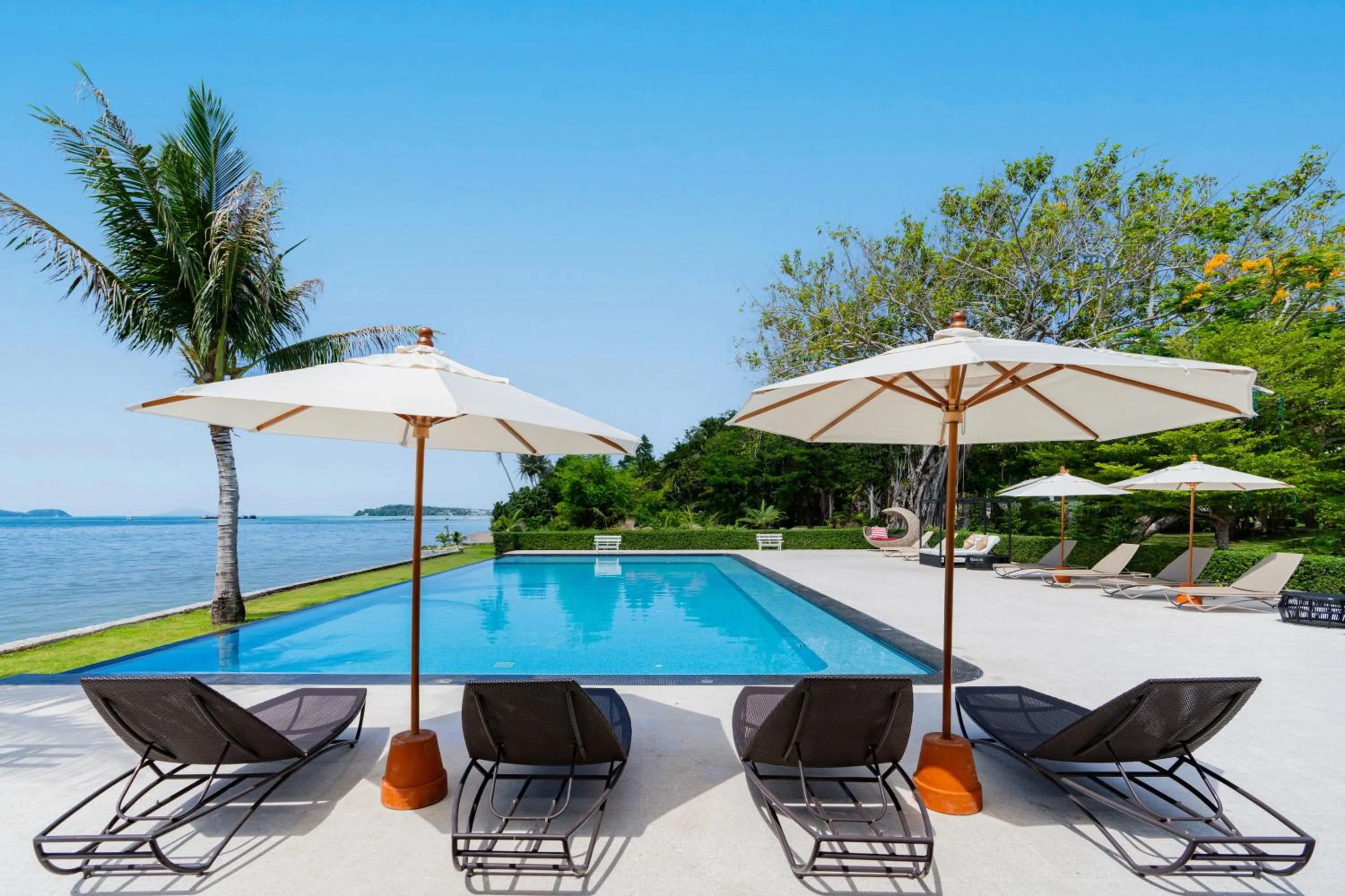 Swimming pool in Fisherman Way Beach Villa