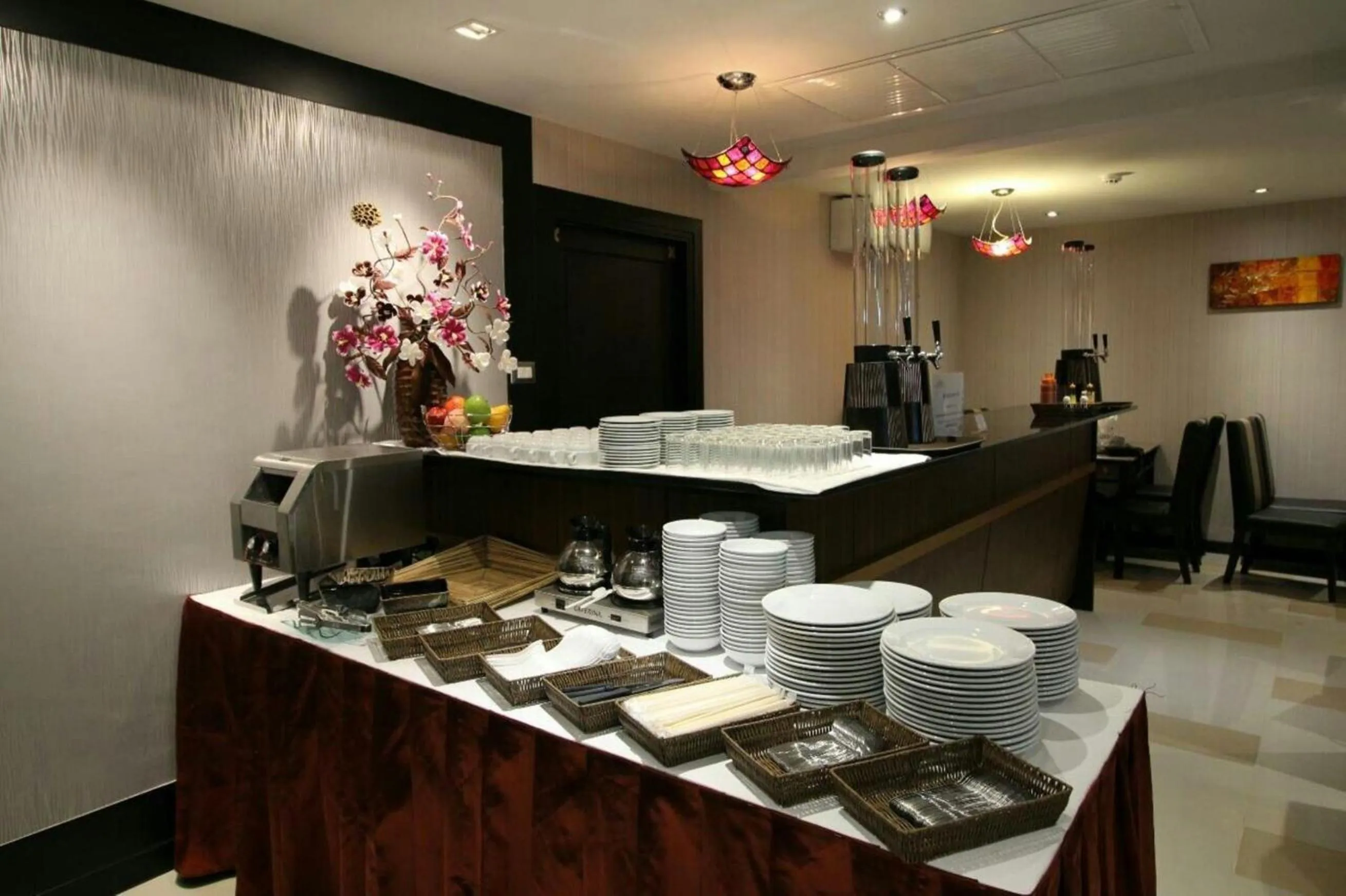 Restaurant/places to eat in Leelawadee Modern Resort Huaykwang - ลีลาวดี ห้วยขวาง