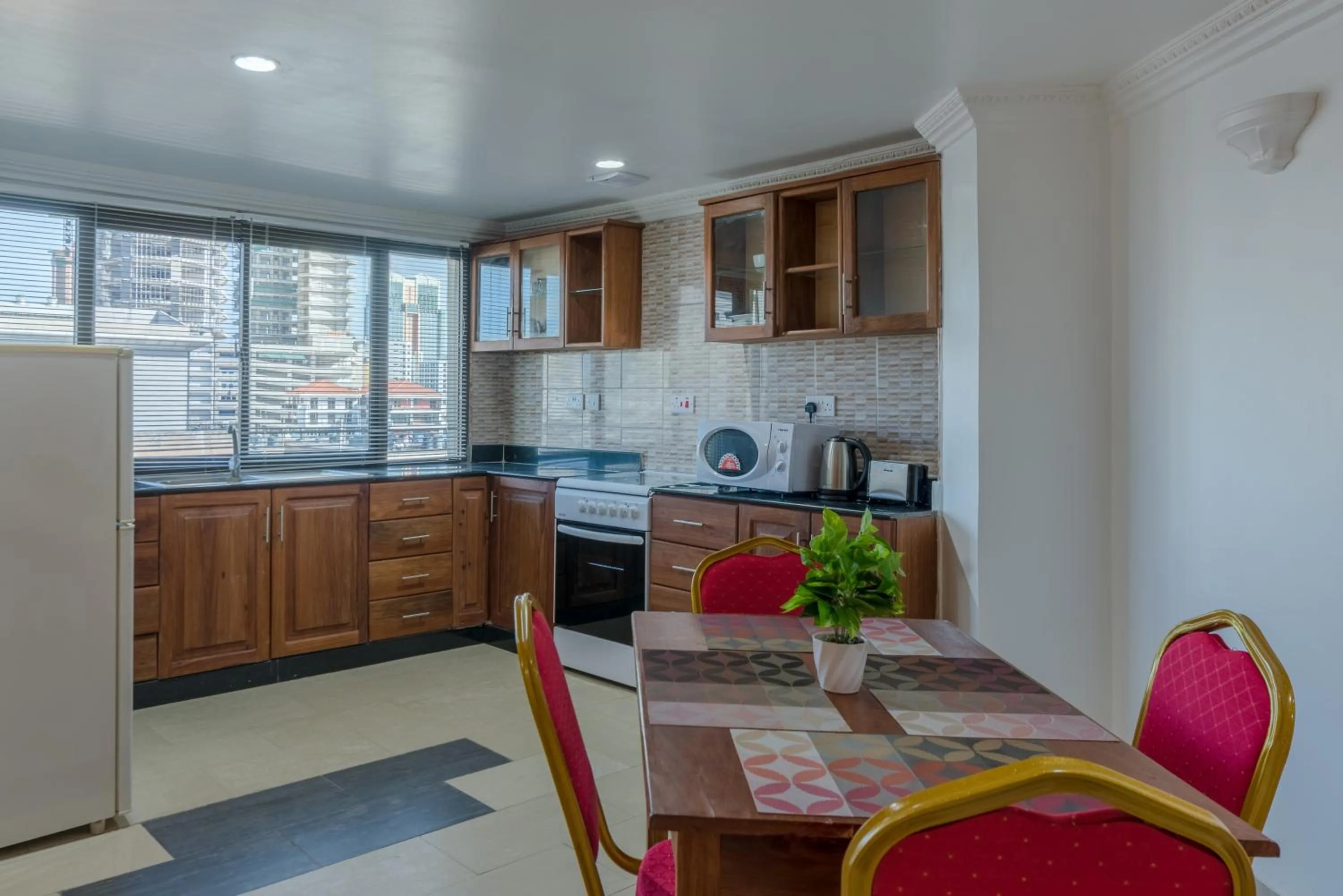 Kitchen or kitchenette in Hotel Raha Tower