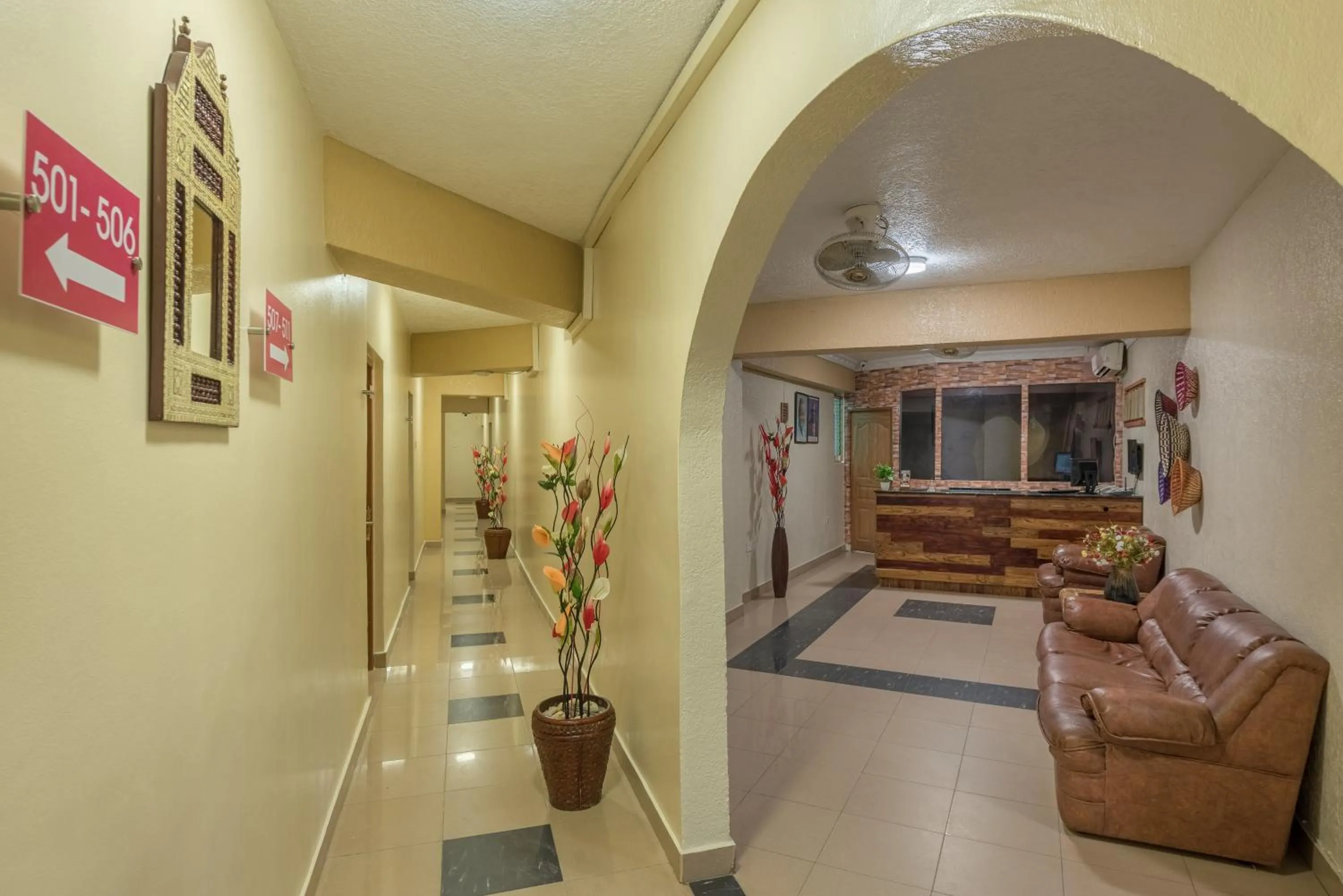 TV and multimedia in Hotel Raha Tower