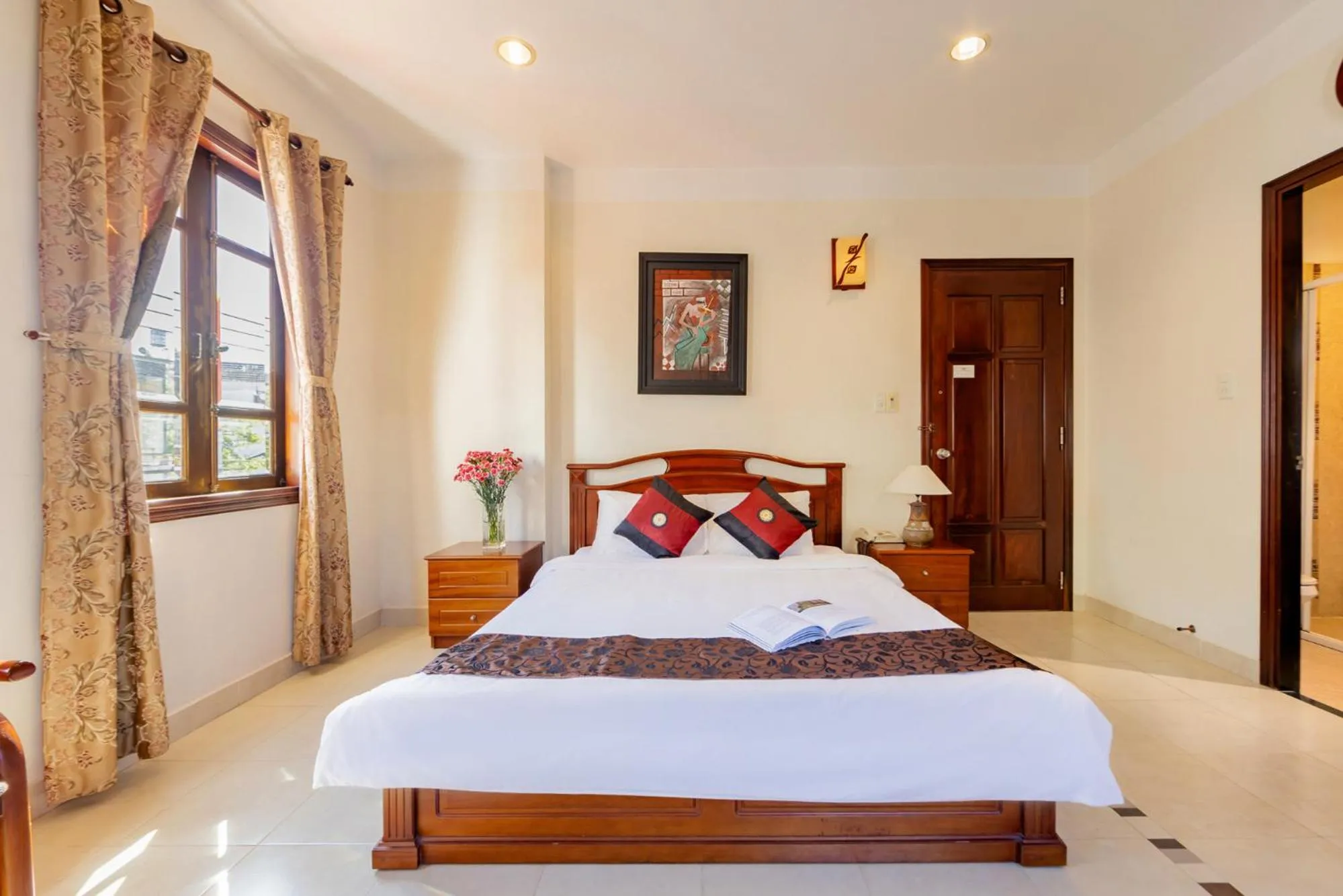 Photo of the whole room, Bed in Hùng Phong Hotel - Near Dalat Market