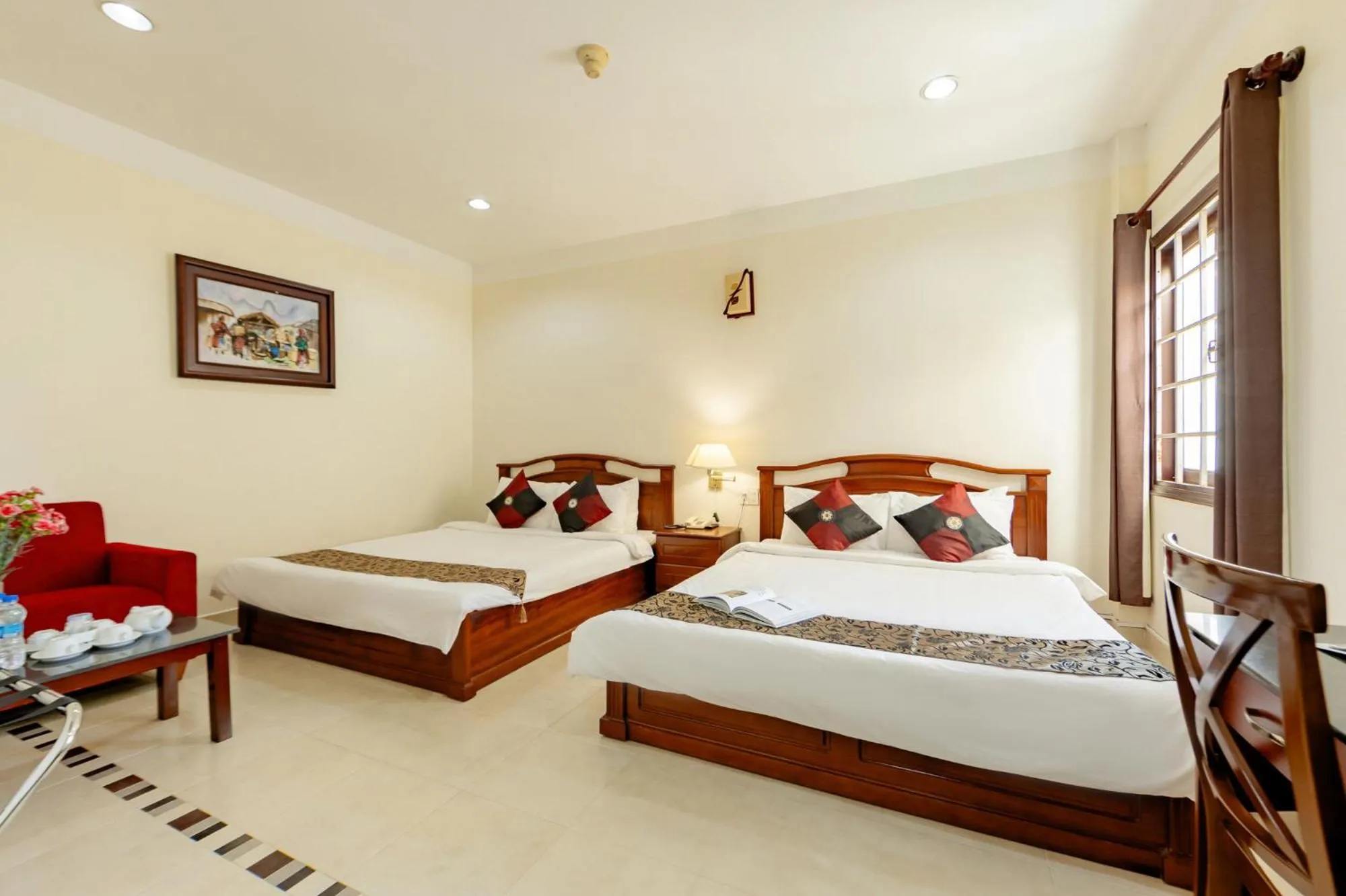 Photo of the whole room, Bed in Hùng Phong Hotel - Near Dalat Market