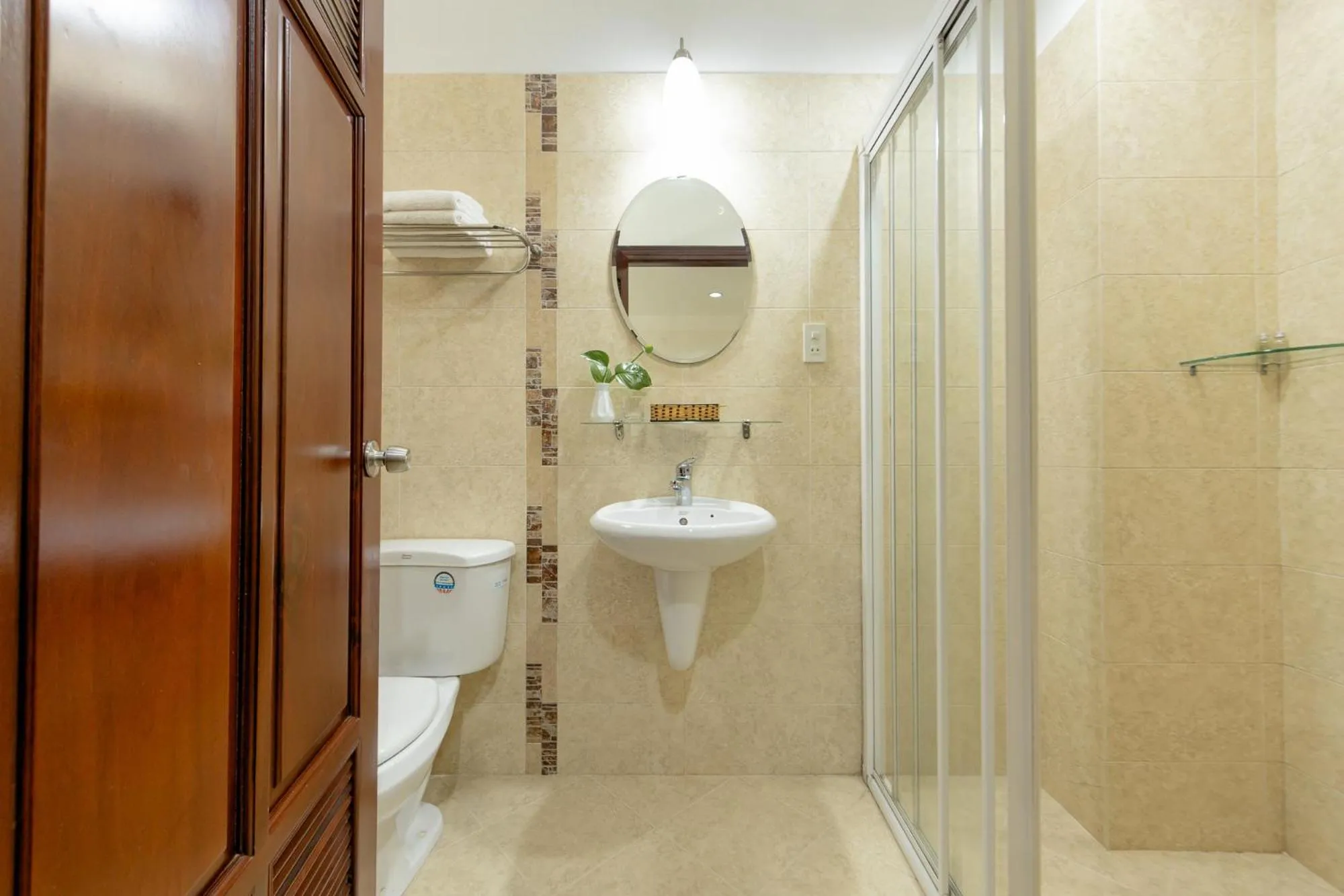 Shower in Hùng Phong Hotel - Near Dalat Market