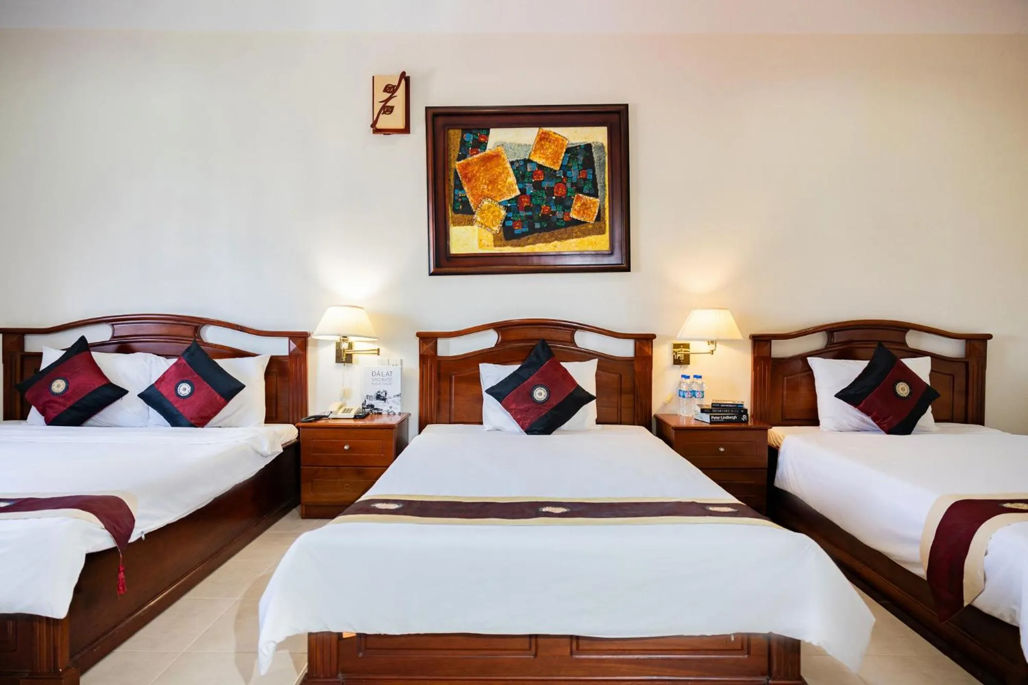 Bed in Hùng Phong Hotel - Near Dalat Market