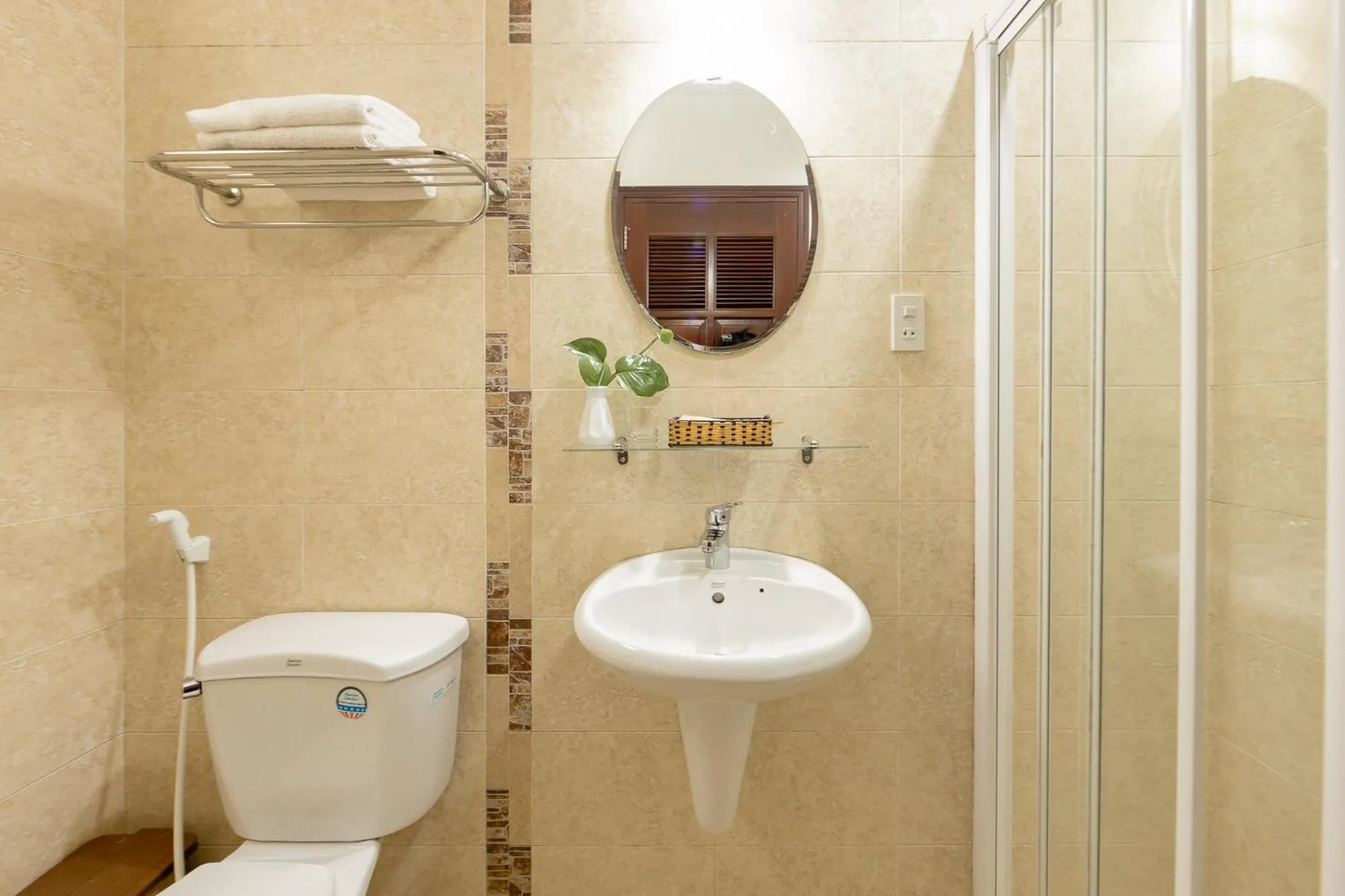 Shower in Hùng Phong Hotel - Near Dalat Market