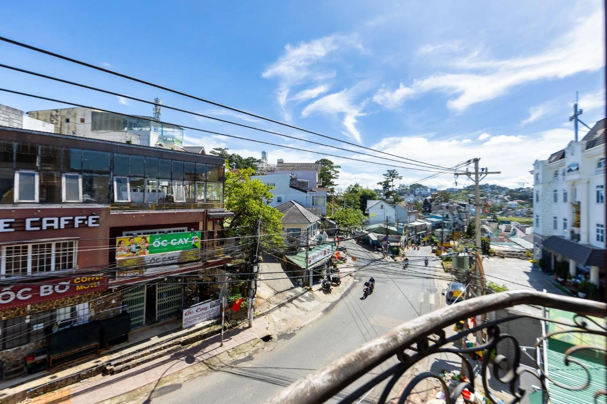 TV and multimedia in Hùng Phong Hotel - Near Dalat Market