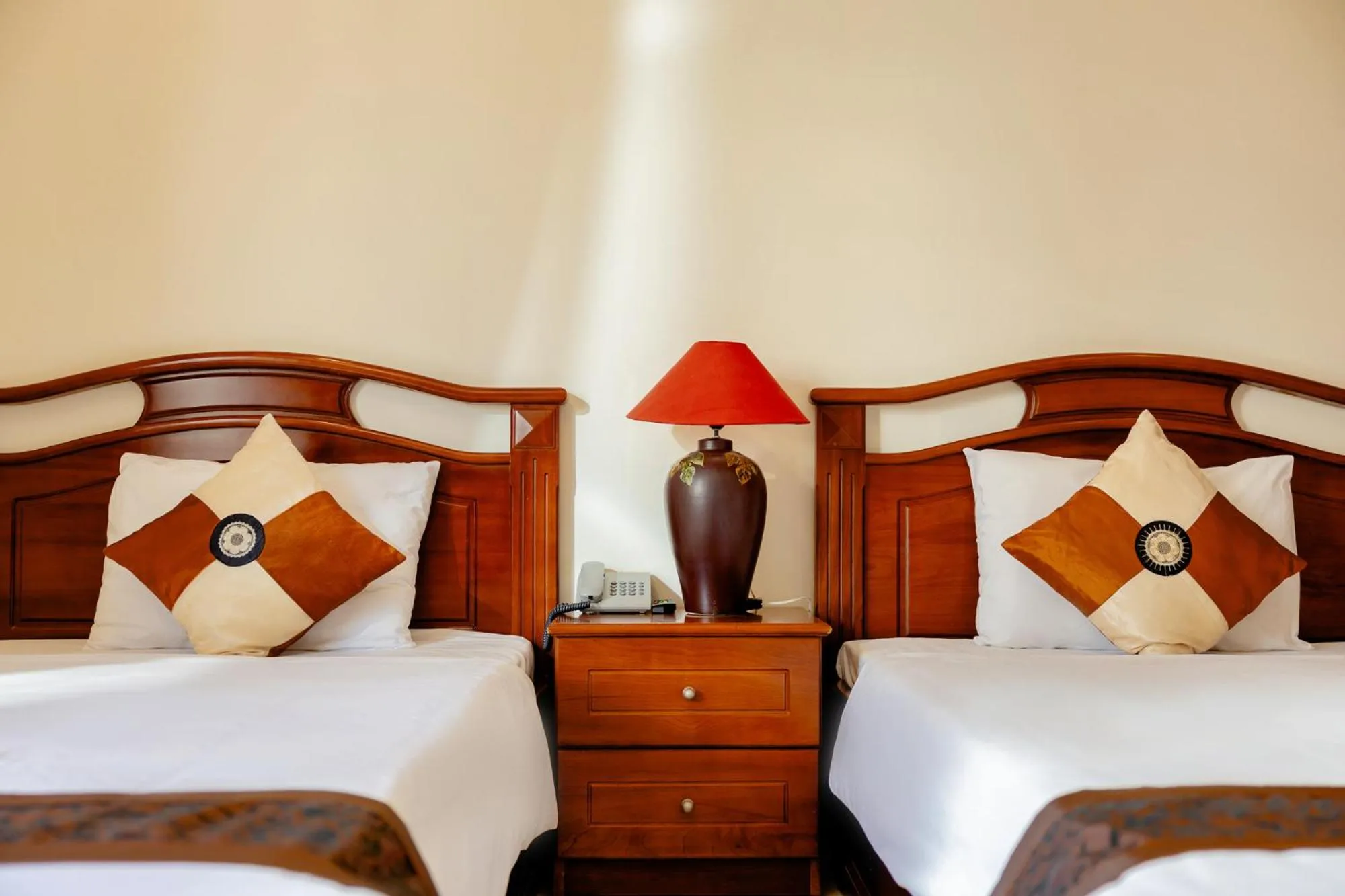 Bed in Hùng Phong Hotel - Near Dalat Market