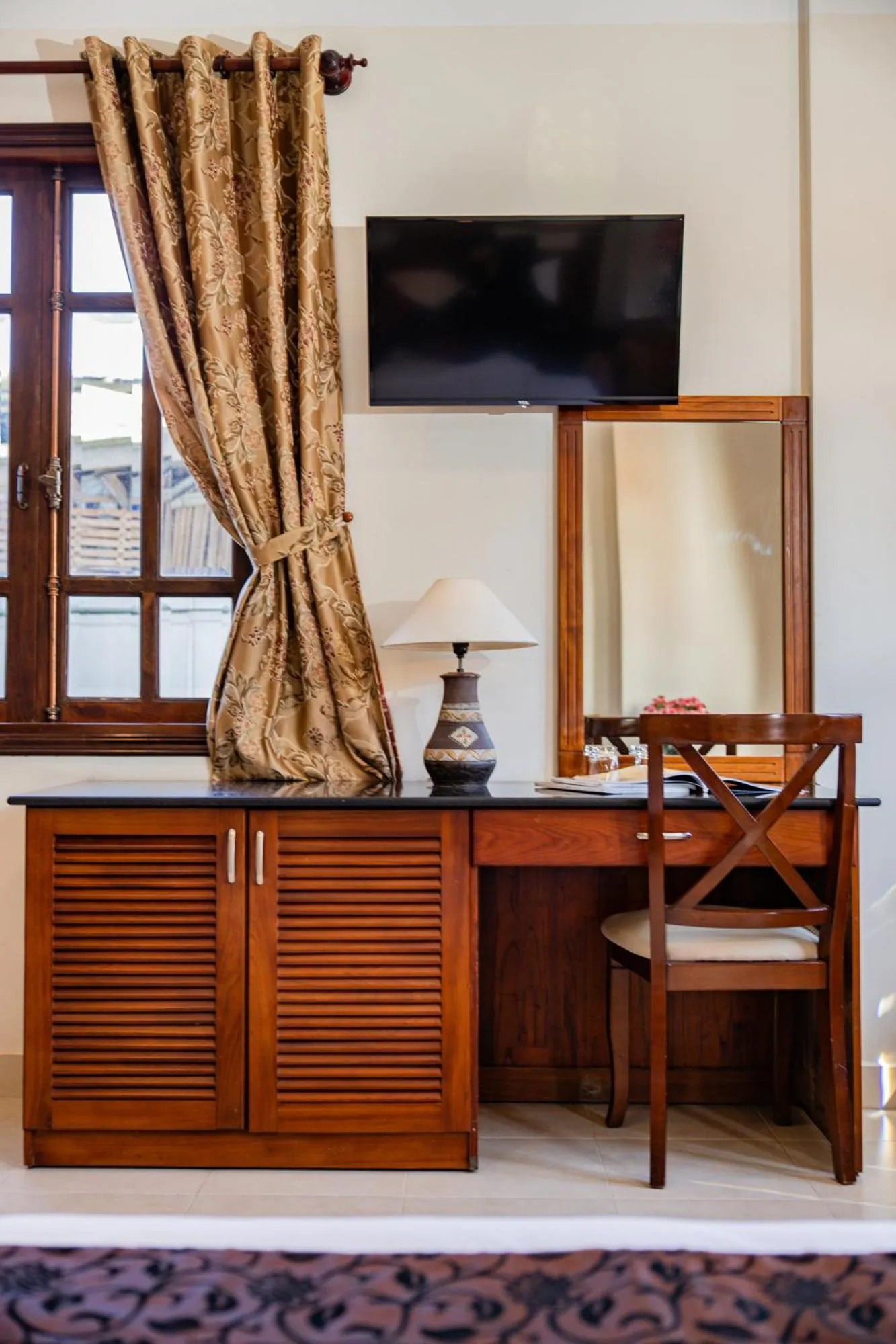 TV and multimedia in Hùng Phong Hotel - Near Dalat Market