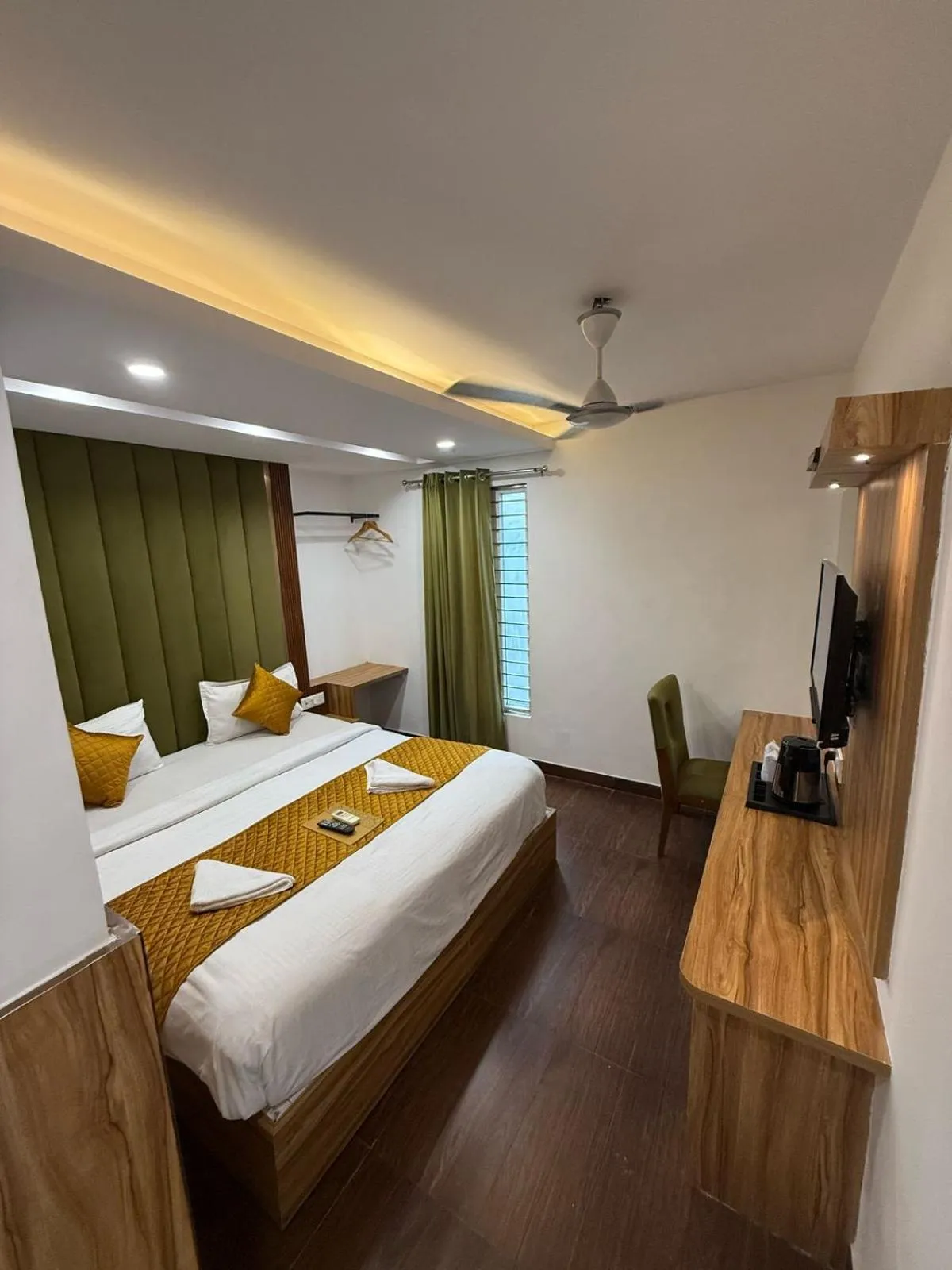 Communal lounge/ TV room, Bed in Hotel Cabana 5 Mins Walking Distance From NDLS Station