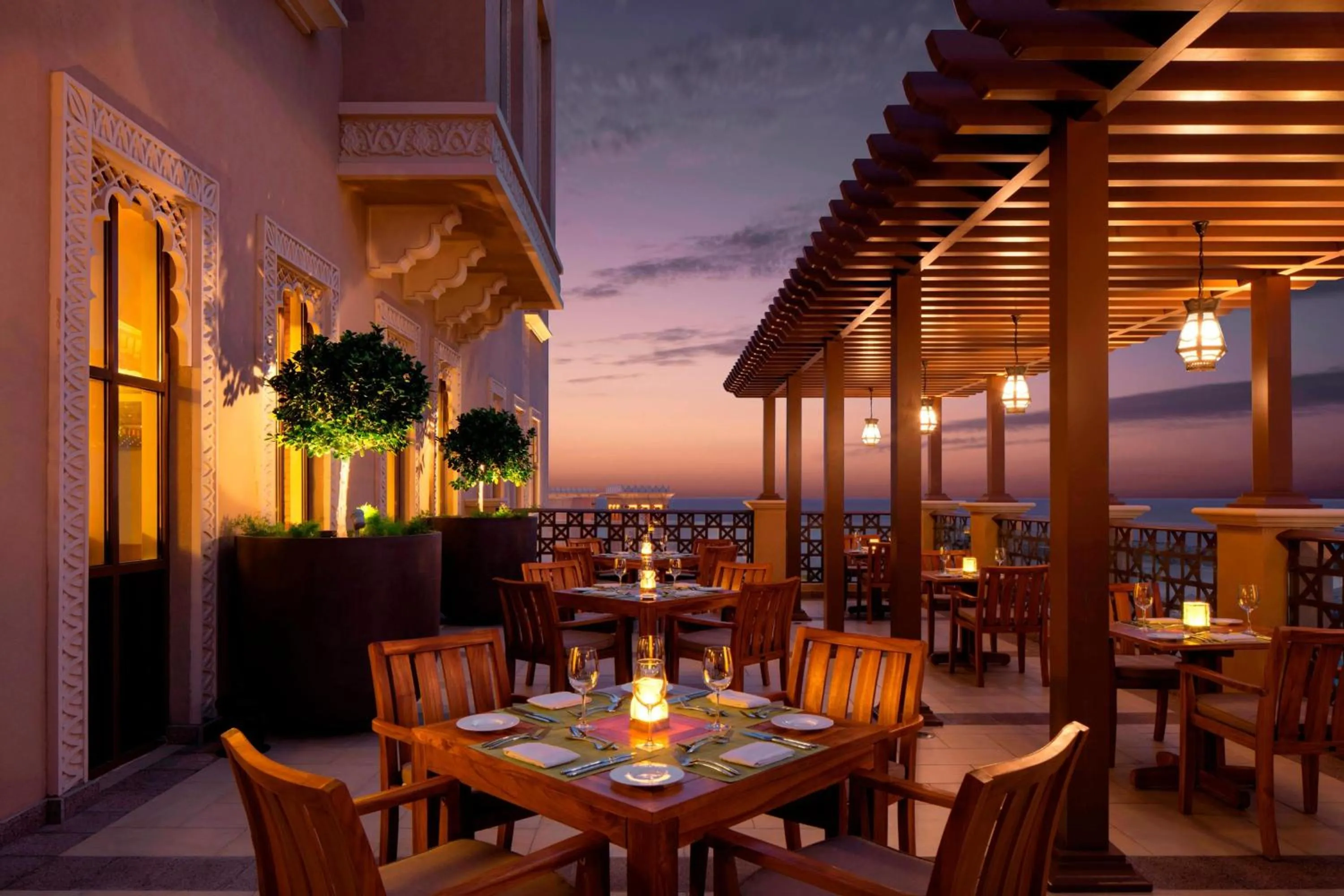 Restaurant/places to eat in Sheraton Sharjah Beach Resort and Spa