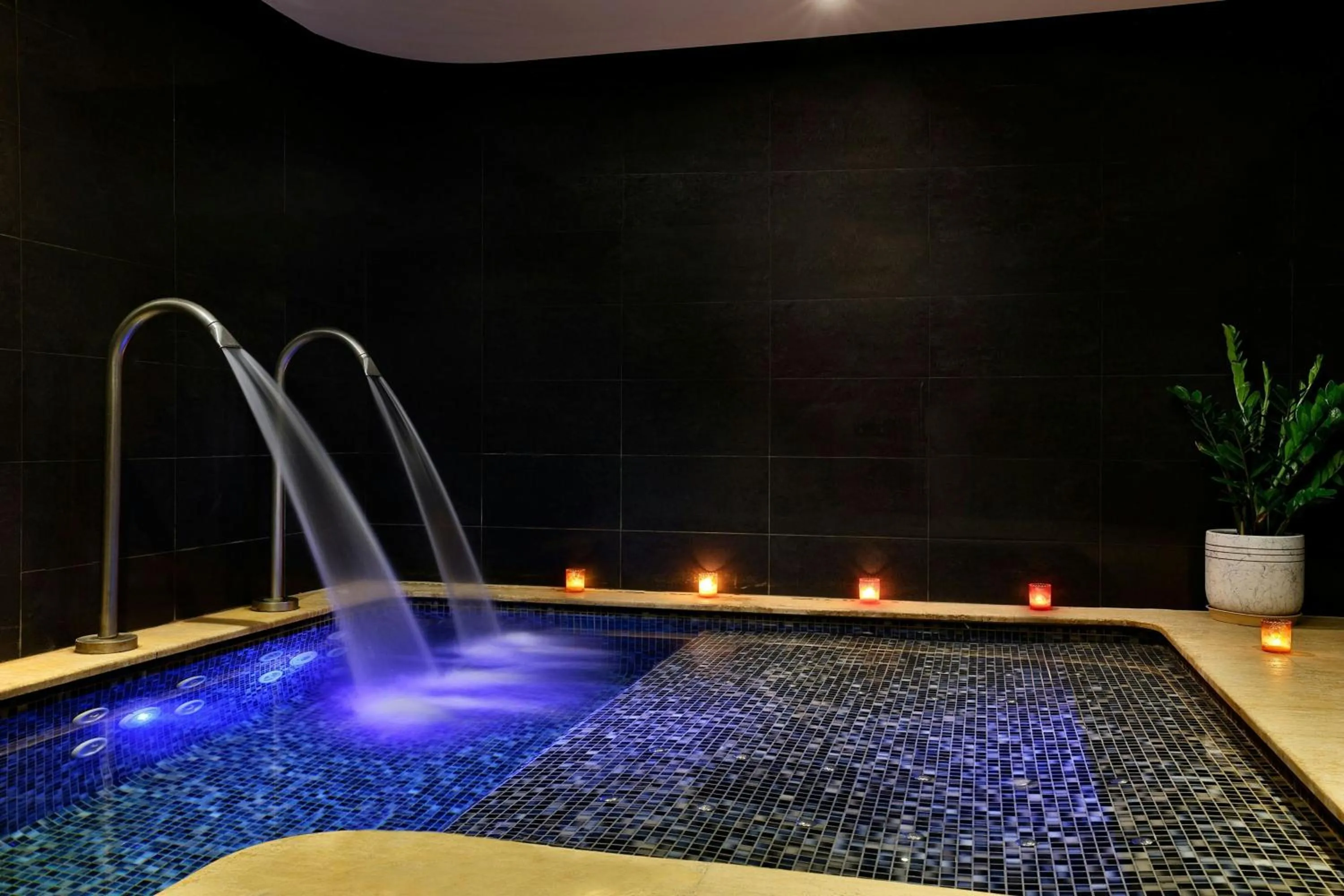 Swimming pool in Sheraton Sharjah Beach Resort and Spa