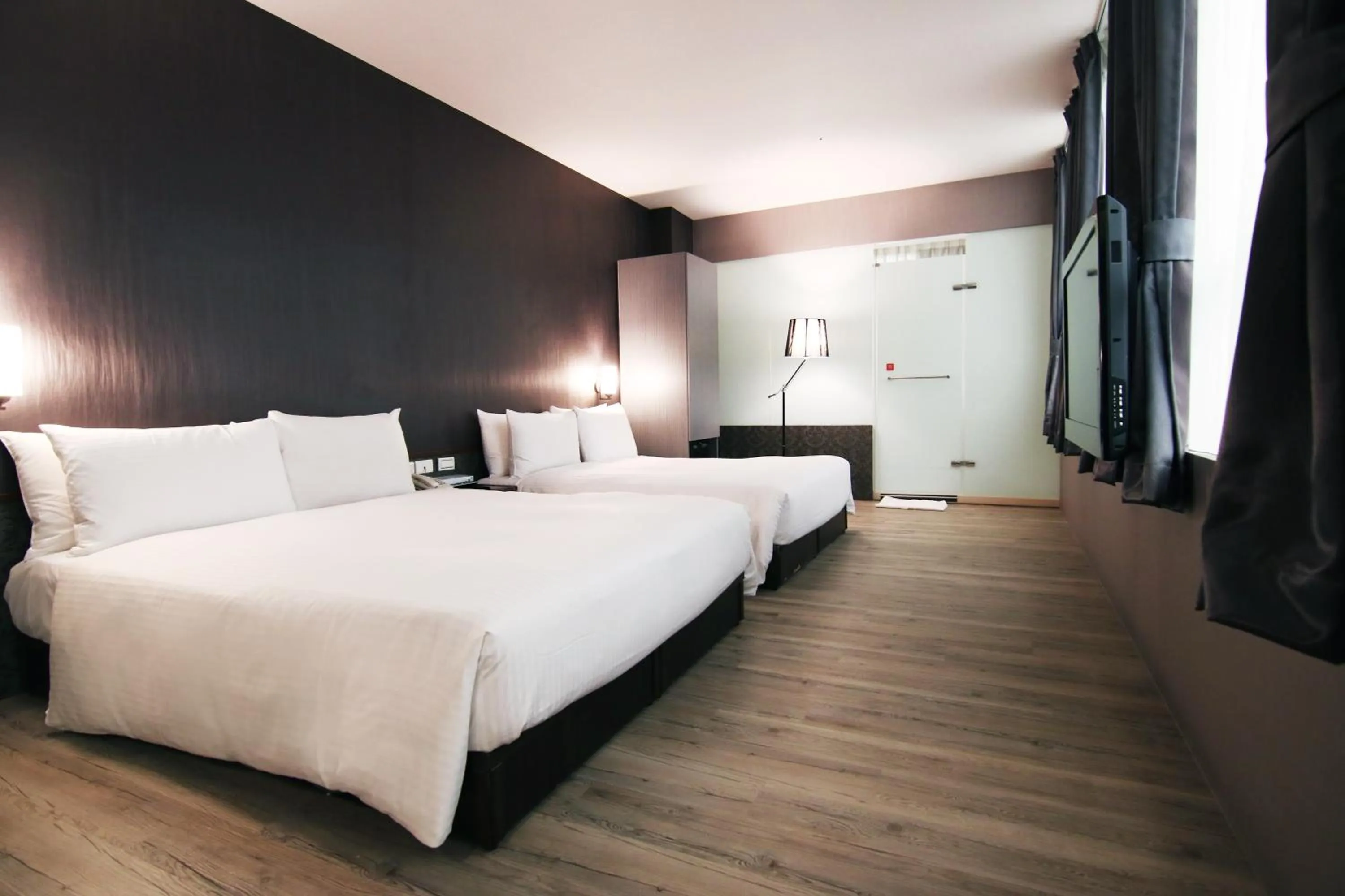 Photo of the whole room, Bed in LIHO Hotel Hankou