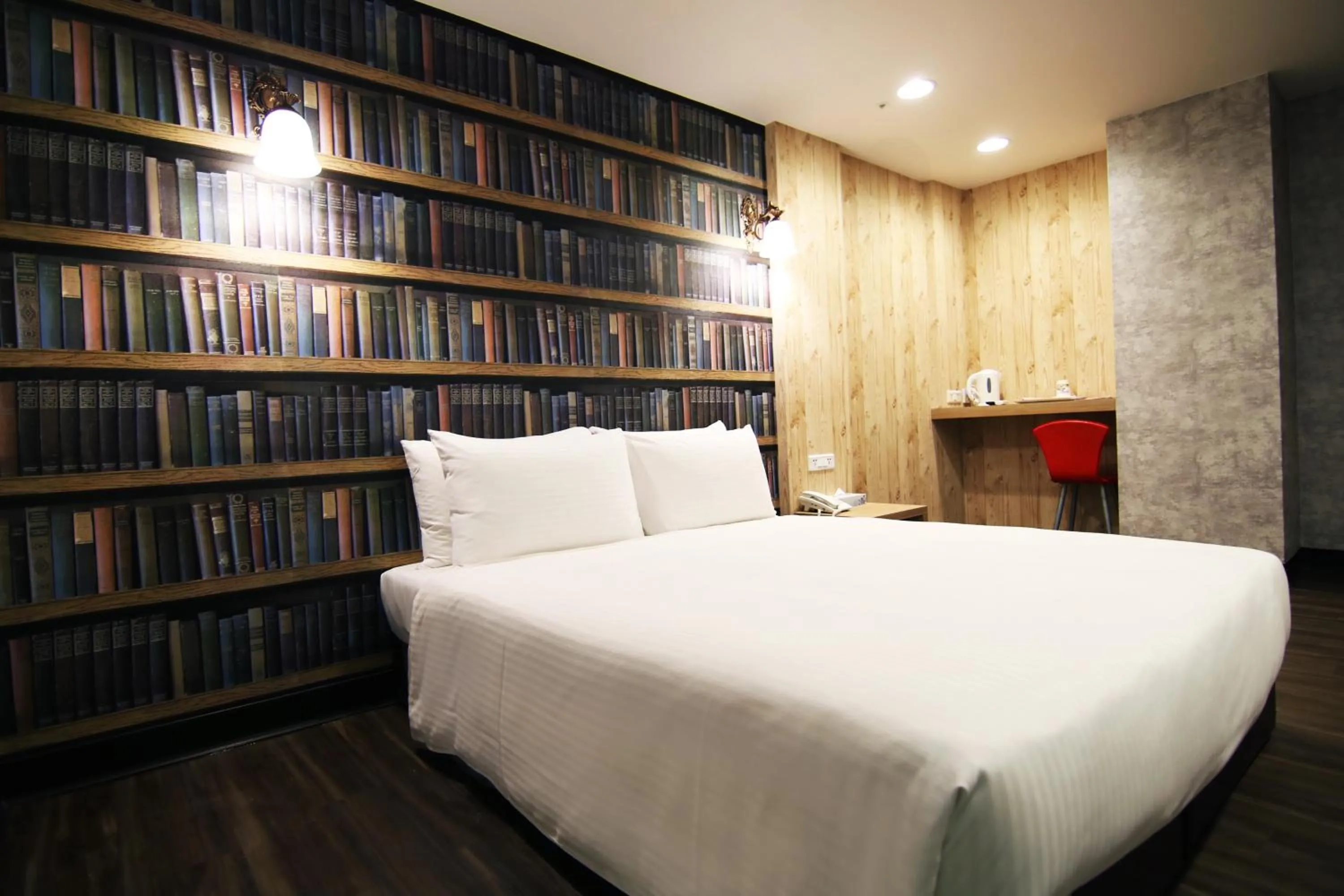 Photo of the whole room, Bed in LIHO Hotel Hankou