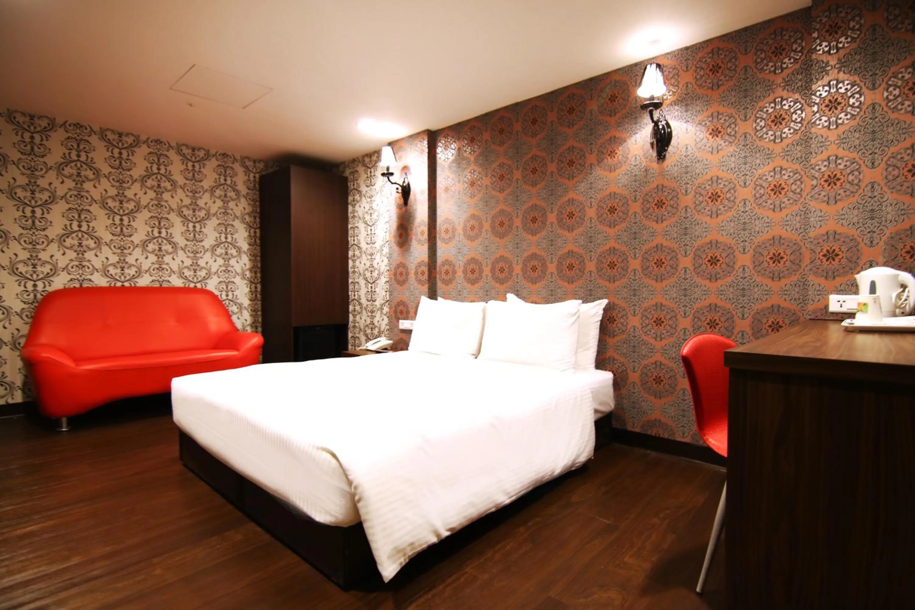 Photo of the whole room, Bed in LIHO Hotel Hankou