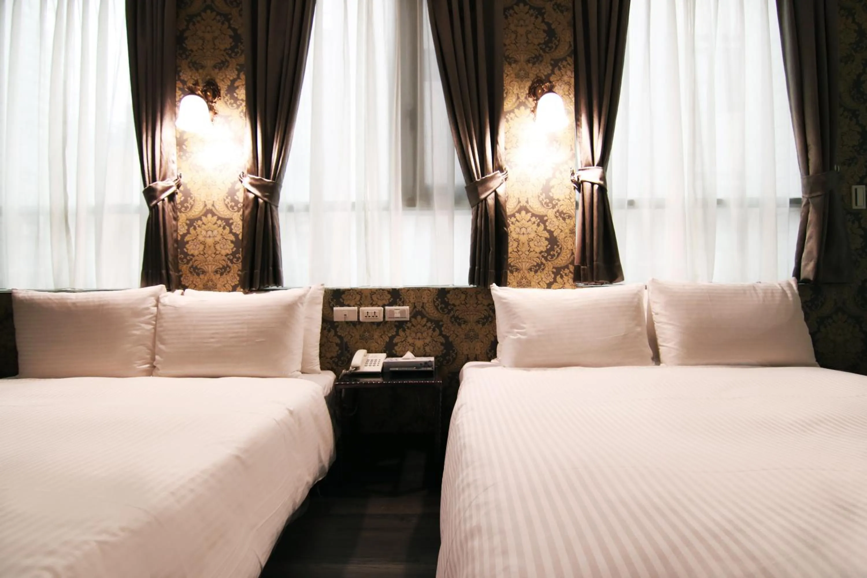 Photo of the whole room, Bed in LIHO Hotel Hankou