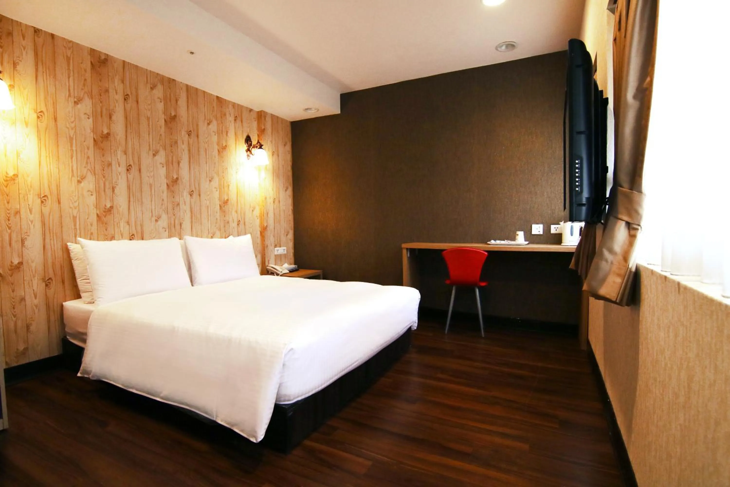 Photo of the whole room, Bed in LIHO Hotel Hankou