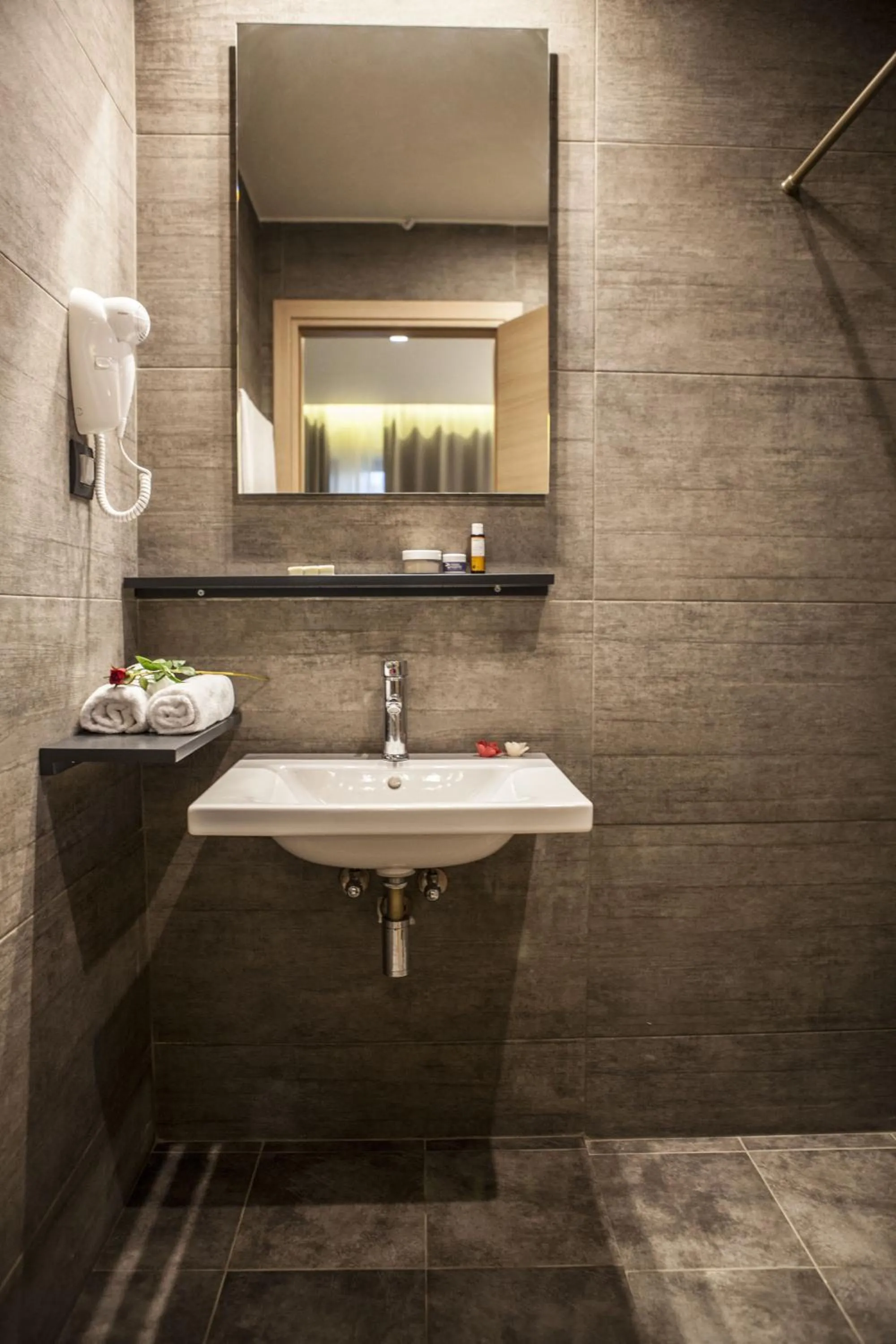 Shower in Anemos Rooms & Apartments