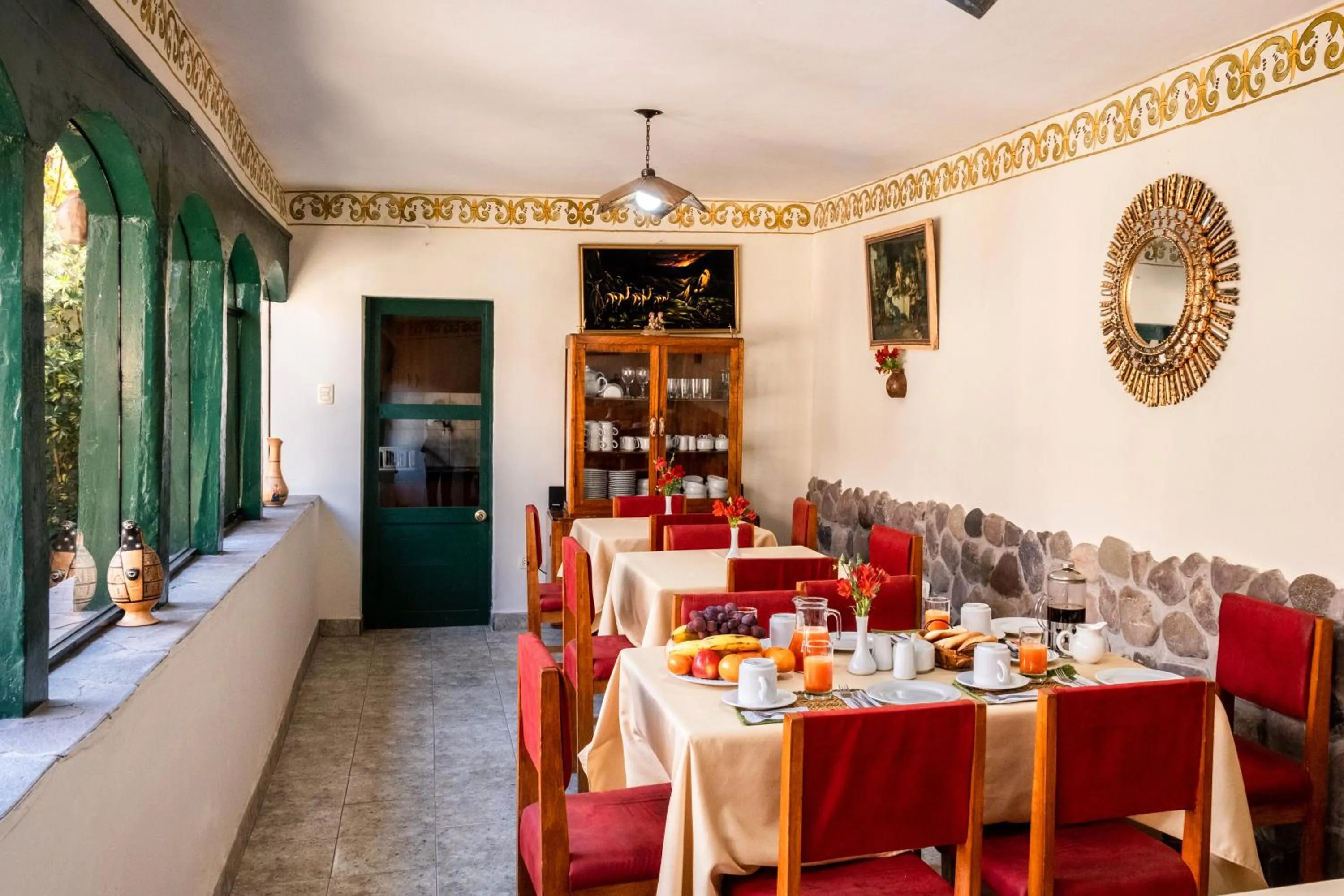Dining area in Hospedaje La Florida
