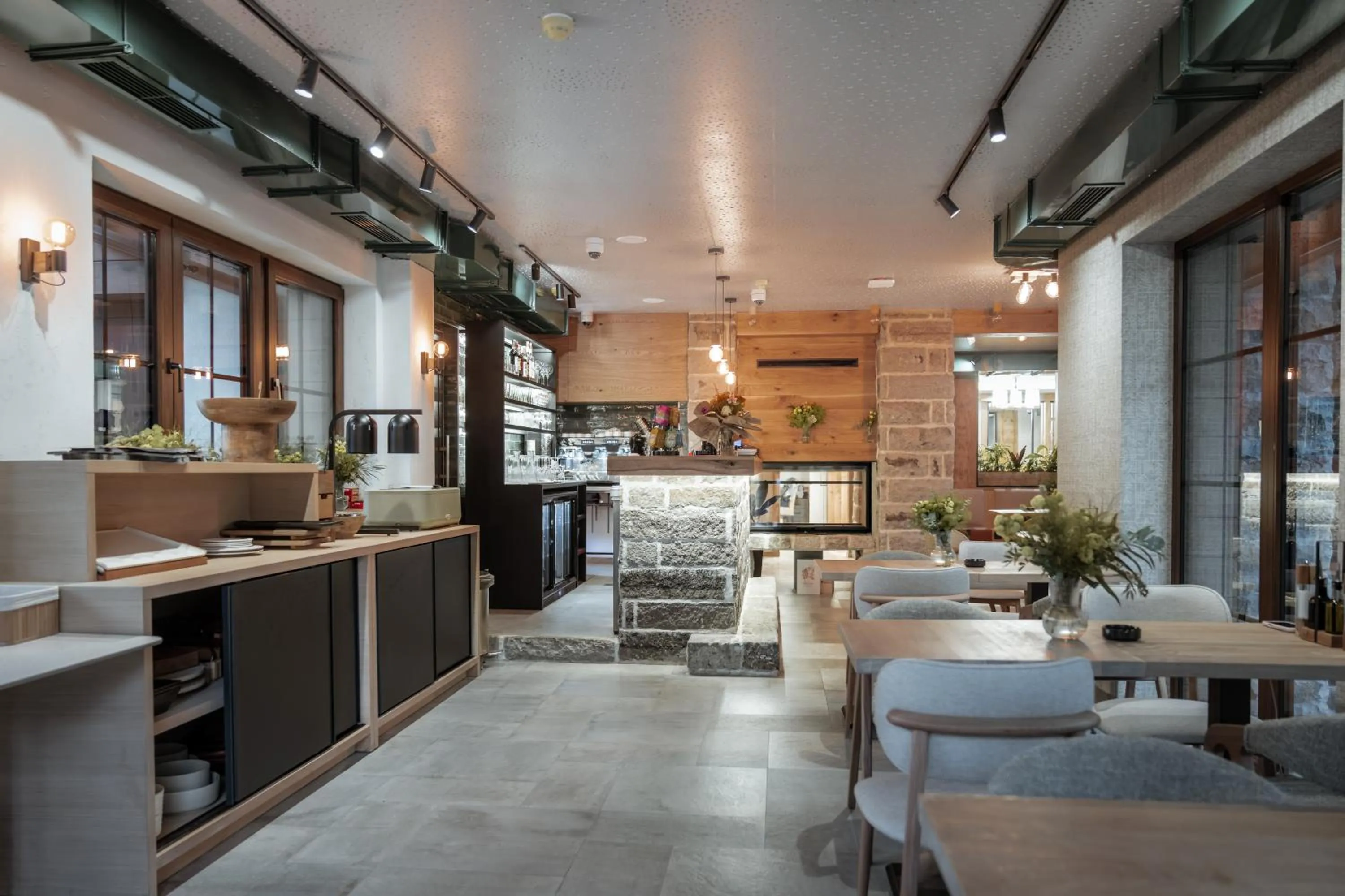 Restaurant/places to eat in Angelina Apart&Spa