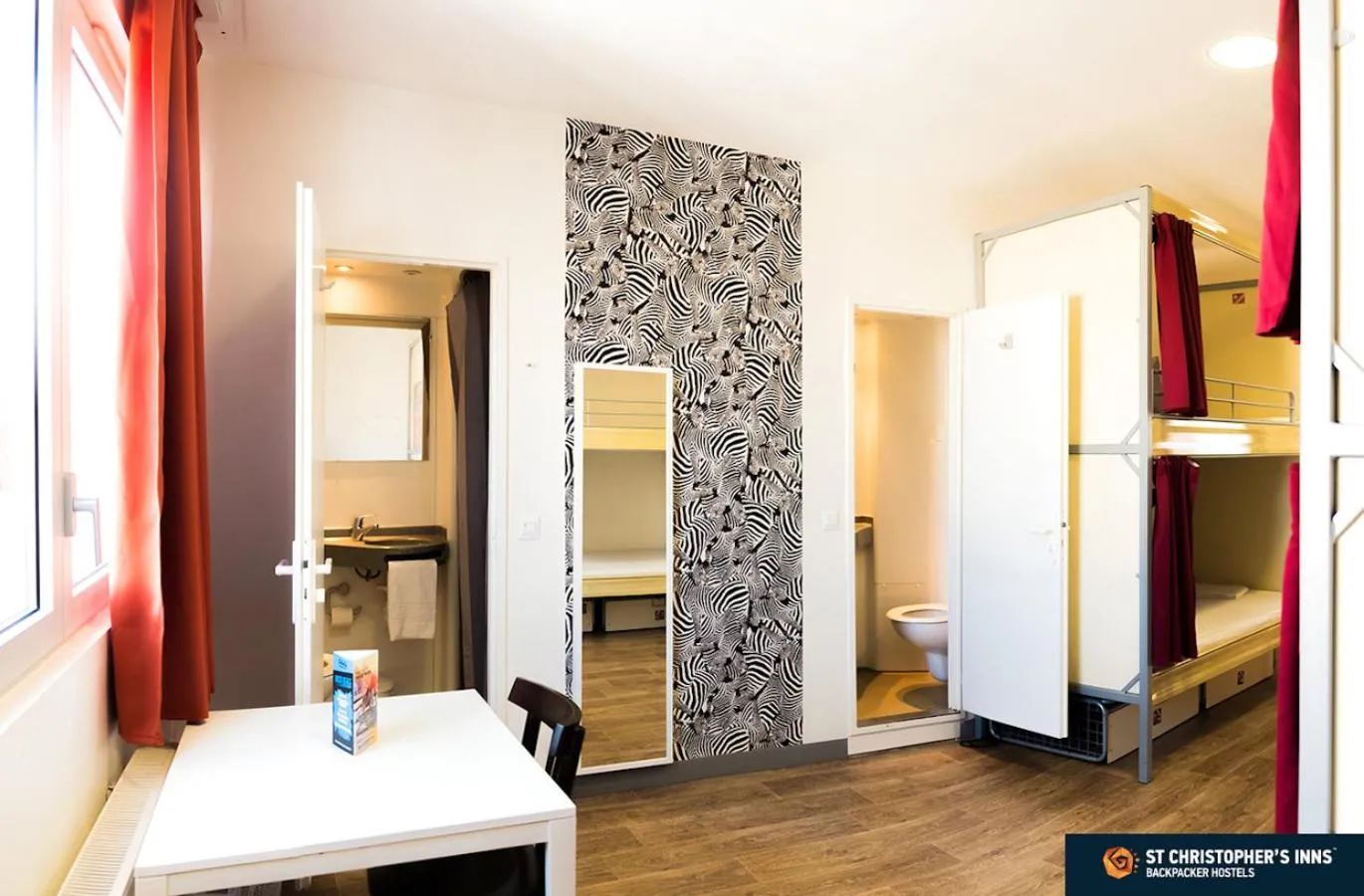 Bathroom in St Christopher's Inn Budget Hotel Paris - Gare du Nord