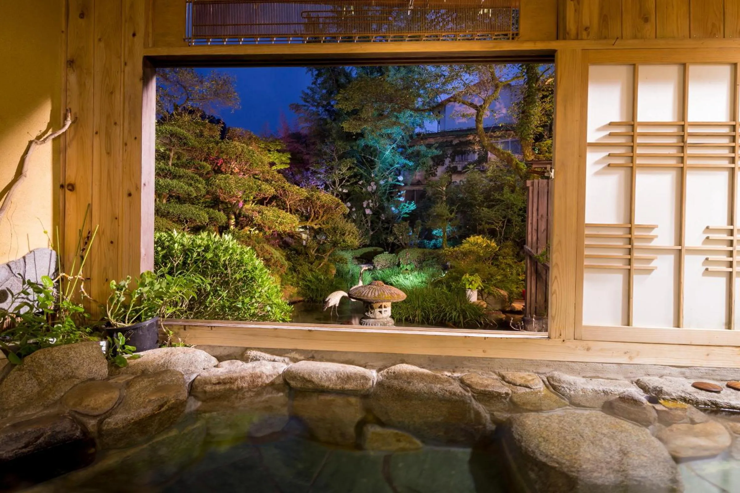 Hot Spring Bath in Kakureisen