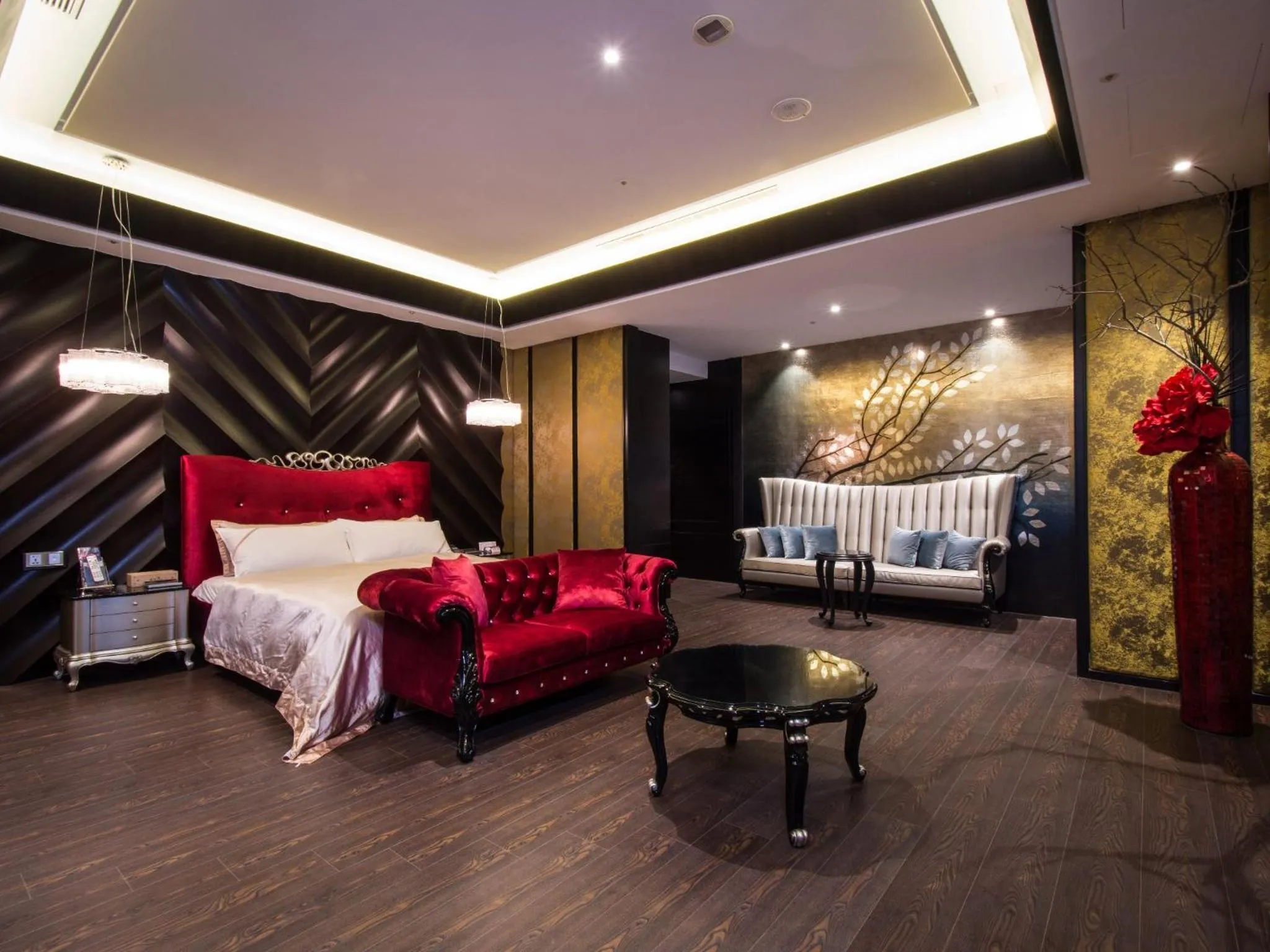 Photo of the whole room, Bed in U-Her Hotel