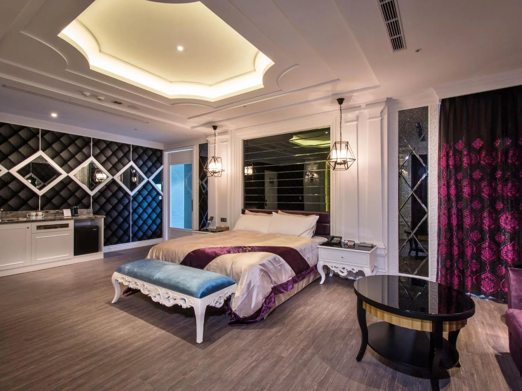 Photo of the whole room, Bed in U-Her Hotel