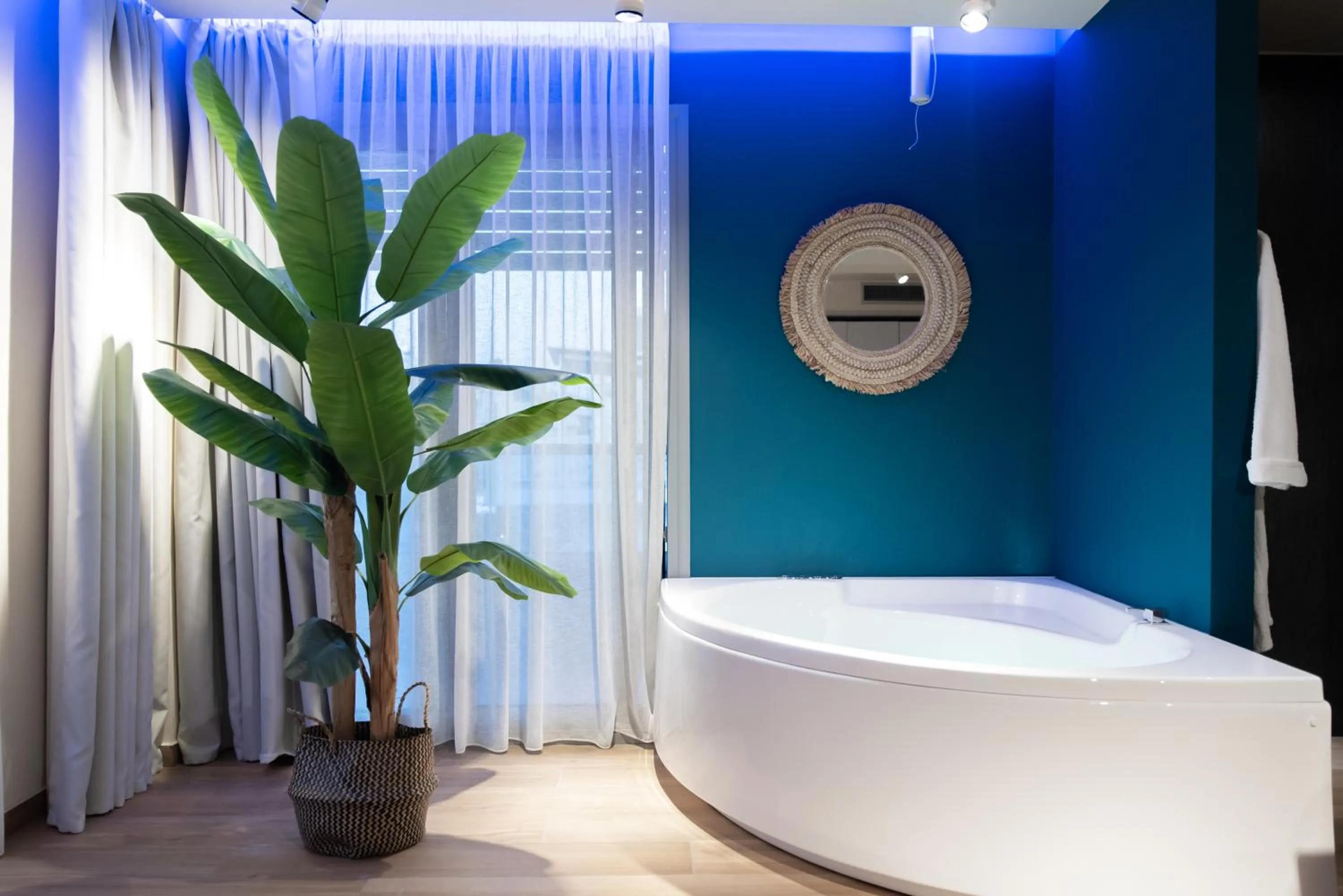 Hot Tub in SKS Luxury Suites & Rooms