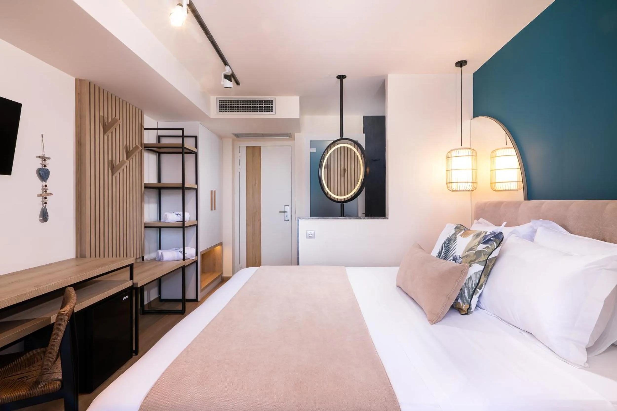 Shower, Bed in SKS Luxury Suites & Rooms