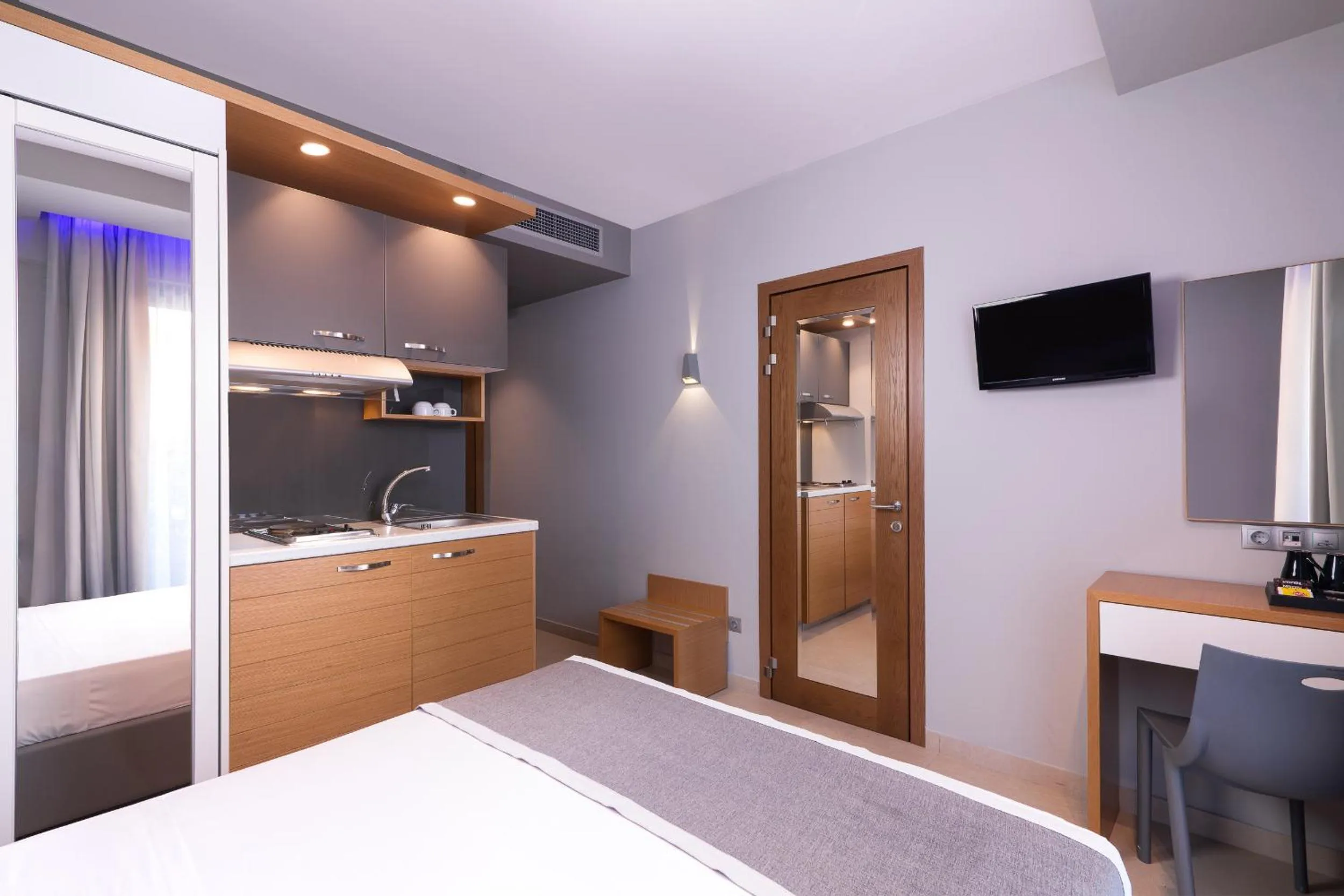 Shower, Bed in SKS Luxury Suites & Rooms