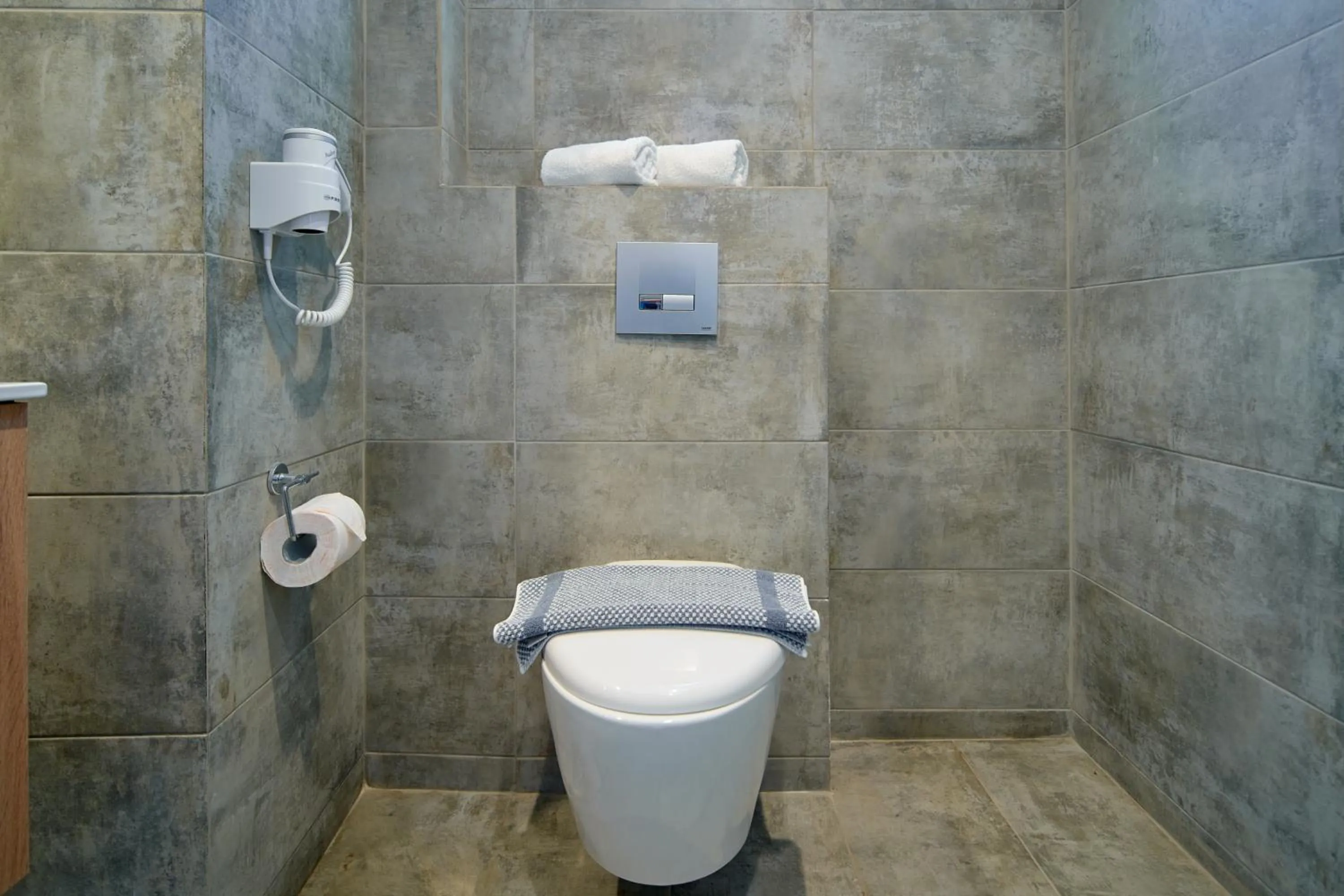 Bathroom in Sunny View Hotel