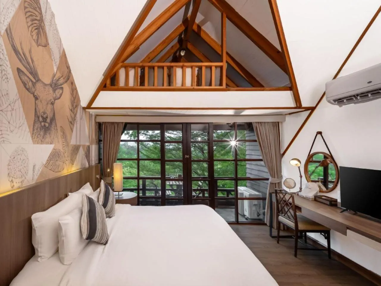 Bed in Issara Boutique Winery Hotel