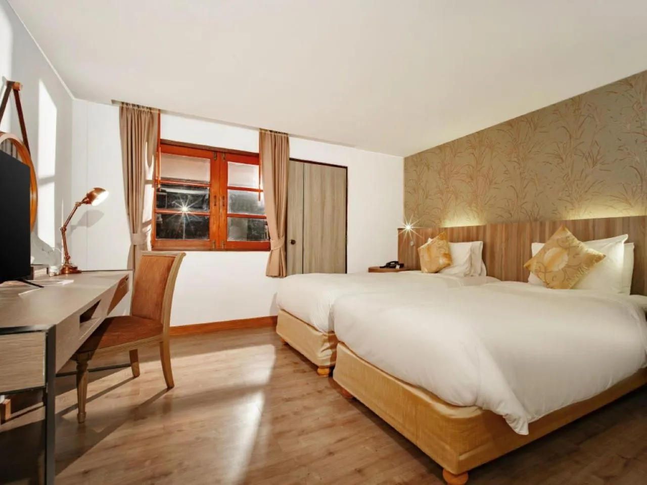 Bed in Issara Boutique Winery Hotel