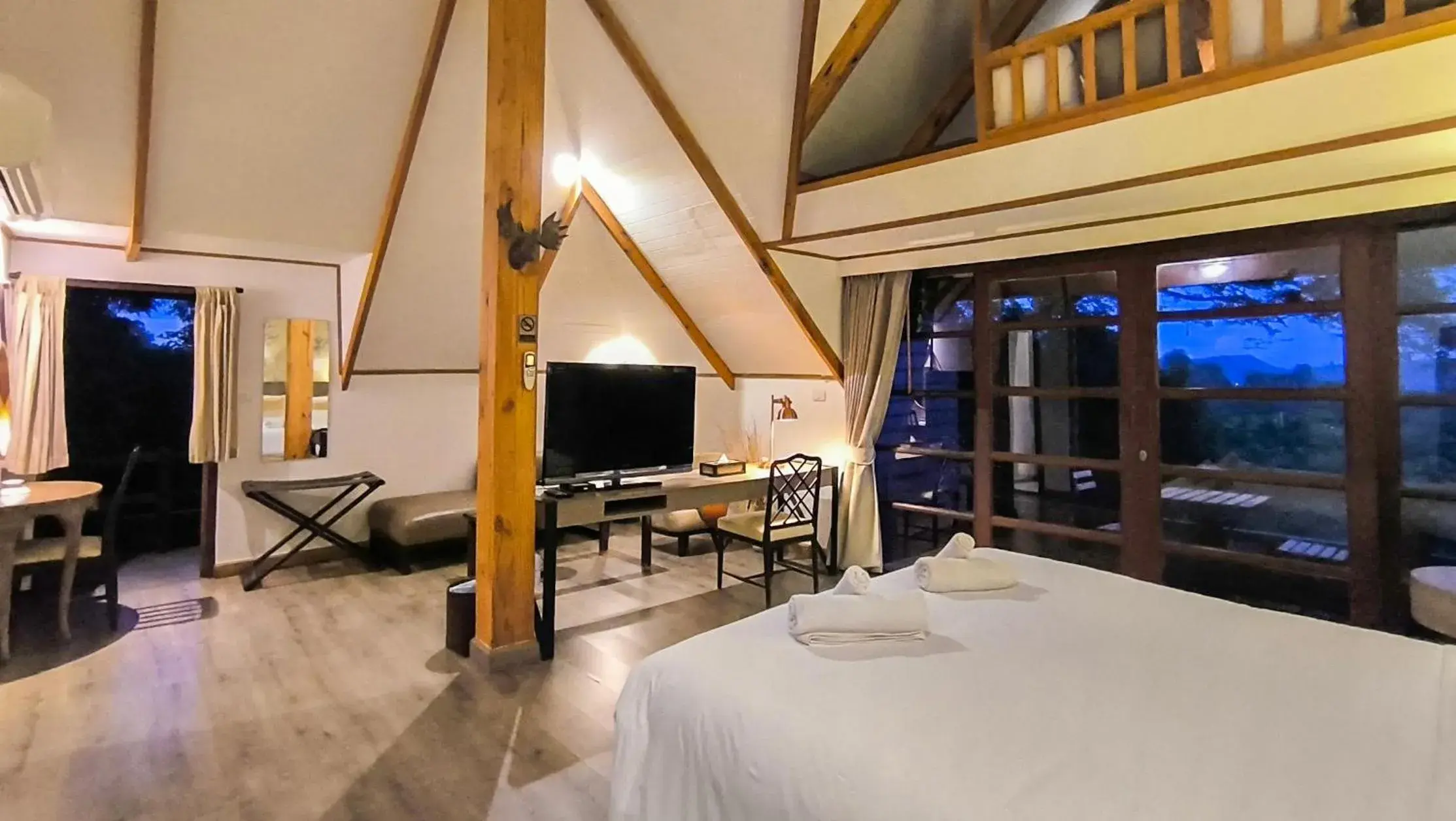 Deluxe Suite in Issara Boutique Winery Hotel Deluxe Suite in Issara Boutique Winery Hotel