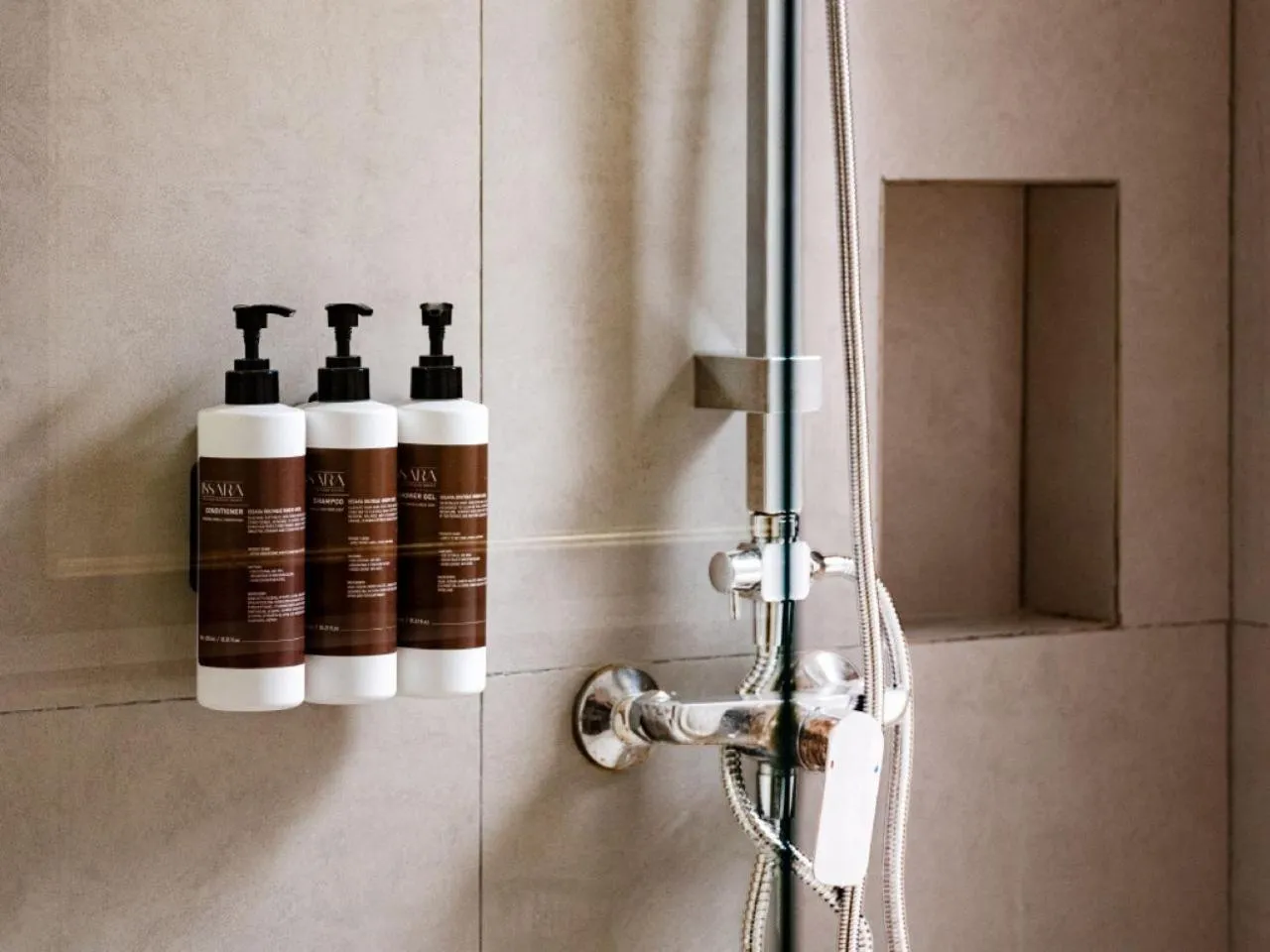 Shower in Issara Boutique Winery Hotel