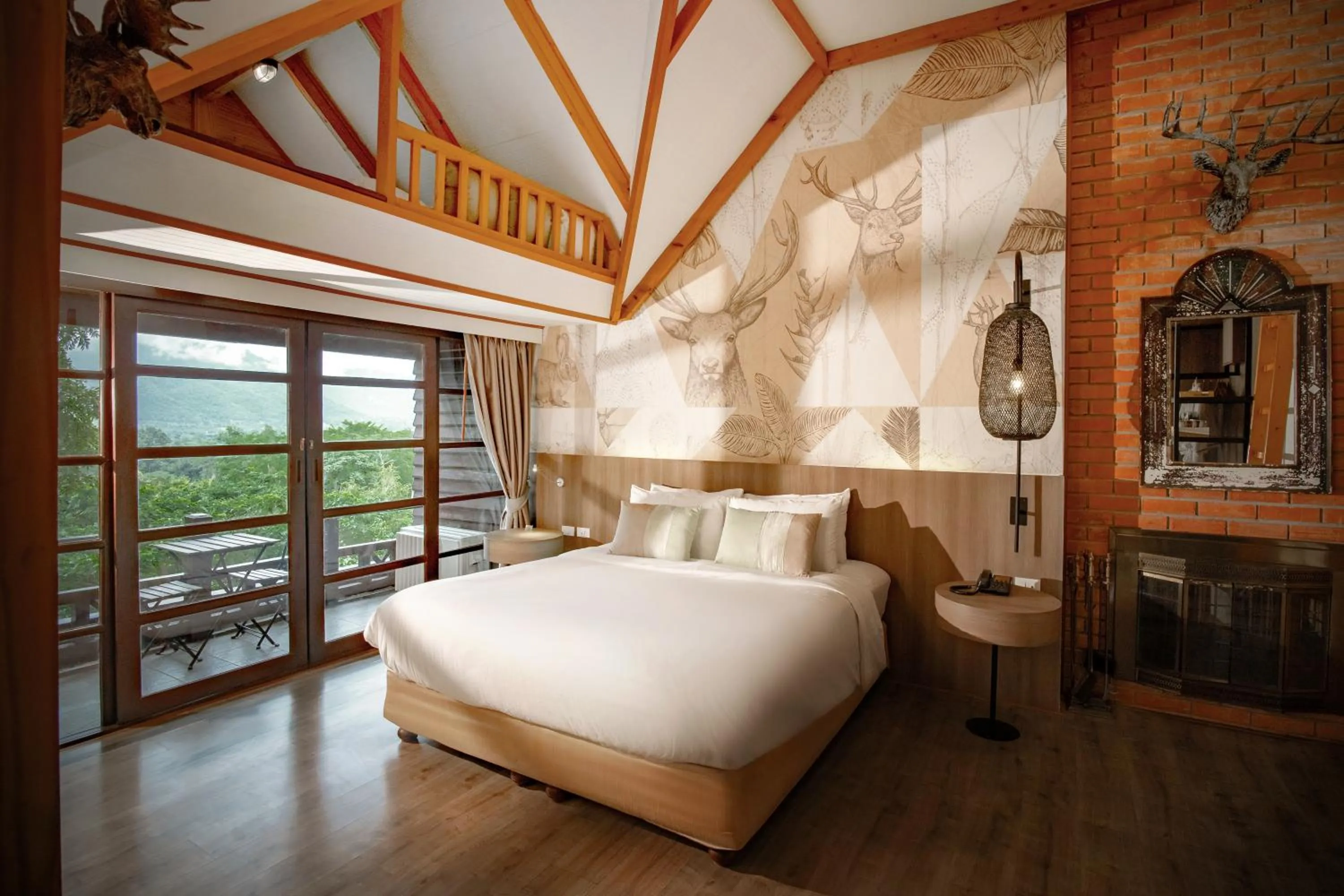 Bed in Issara Boutique Winery Hotel