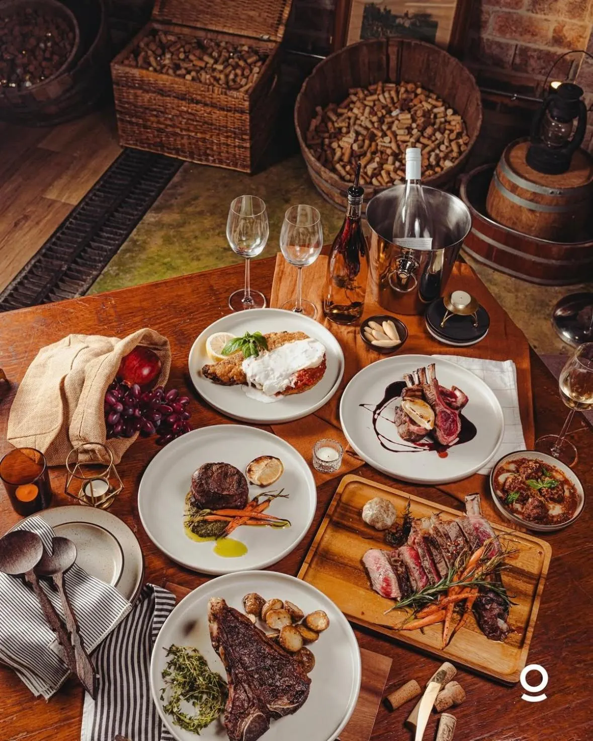 Food and drinks in Issara Boutique Winery Hotel