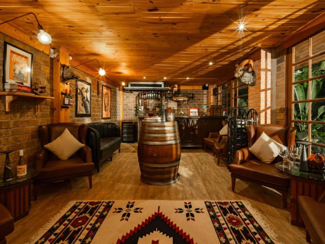 Lounge or bar in Issara Boutique Winery Hotel