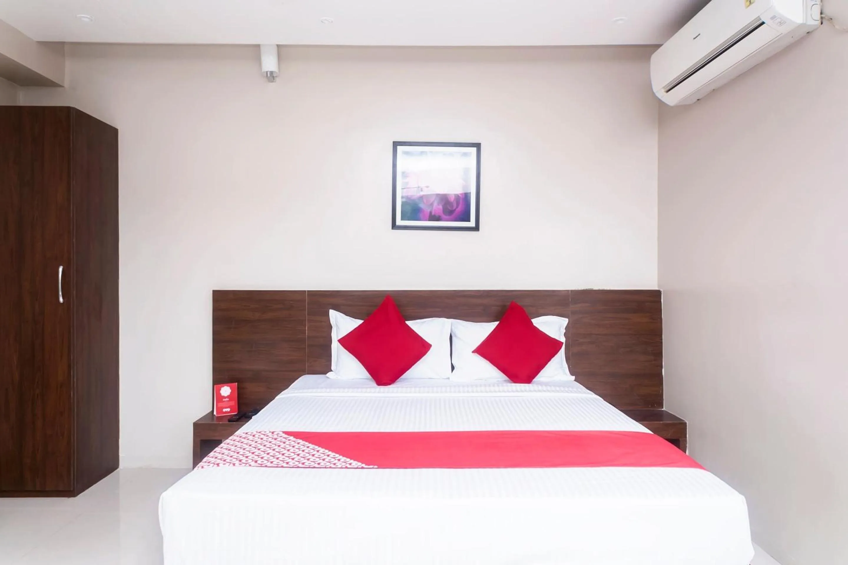 Bedroom in Hotel O Grand Pune
