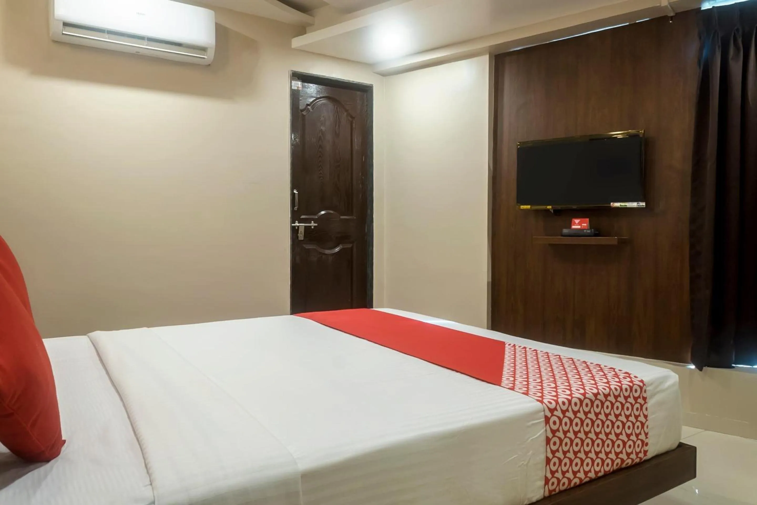 Bedroom in Hotel O Grand Pune