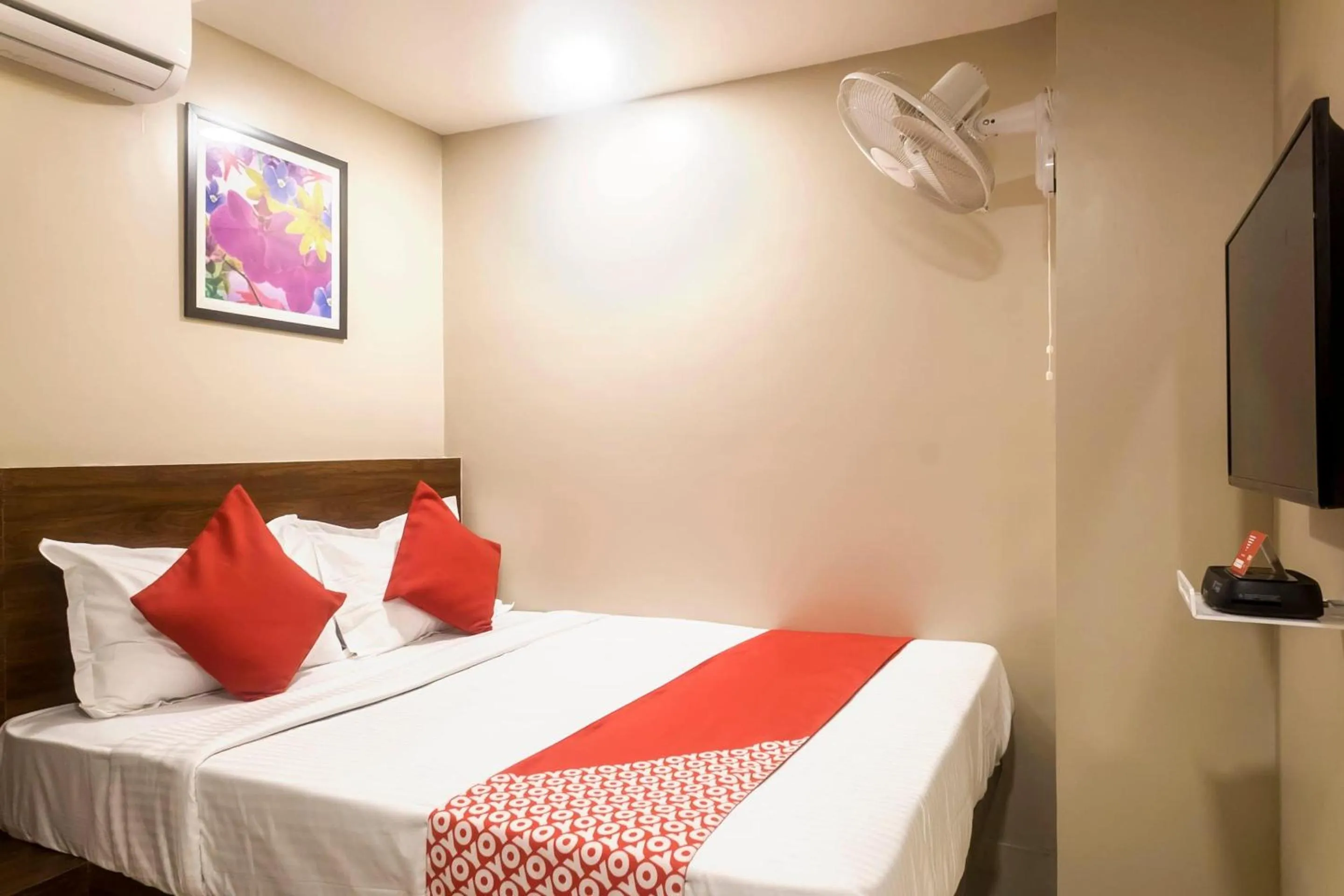 Bedroom in Hotel O Grand Pune